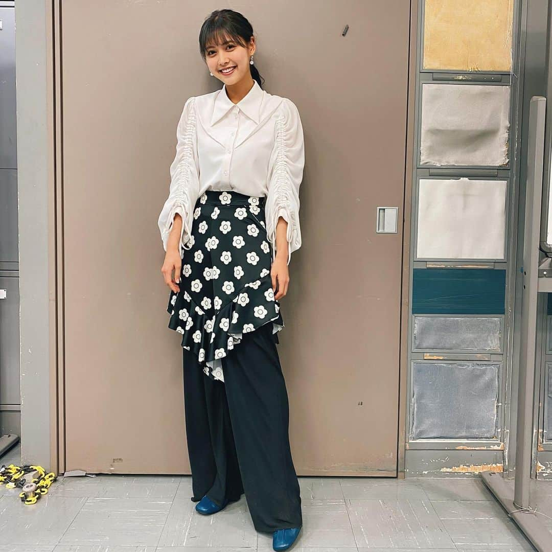 松元絵里花さんのインスタグラム写真 - (松元絵里花Instagram)「* 本日のスタジオ衣装 tops @pameopose  bottom @pameopose  shoes @zucca_official  pierce @roomx601  * ロケ衣装 @cast_colon  #王様のブランチ #衣装#erika」2月27日 14時48分 - matsumoto_erika