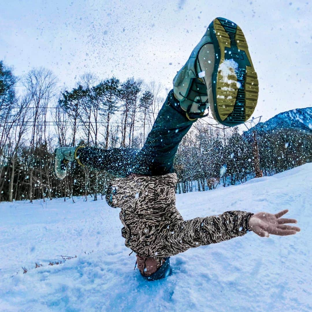 大野愛地のインスタグラム：「Snow Headspin⛄️﻿ 雪の上でのヘッドスピンをGoPro9で撮影！﻿ ﻿ 今回 #爺ガ岳スキー場 様にご協力頂き、 @goprojp アスリートのみんなとゲレンデで色々撮影し放題！﻿ 笑いっぱなしの撮影でした😂笑﻿ ﻿ またここの爺ガ岳スキー場さんではGoProのレンタルサービスもあります！﻿ 「まだ使った事ないけど、触ってみたい…」そんな方は是非とも色々触ってみて、撮影してみて、GoProの凄さを体感してみてください🔥﻿ ﻿ Shot on #GoPro9 ＋ #maxlensmod ﻿ 📸: @tomomi_nishikubo ﻿ 🚩: @jiigatake (爺ガ岳スキー場)﻿ URL: https://jiigatake.com」