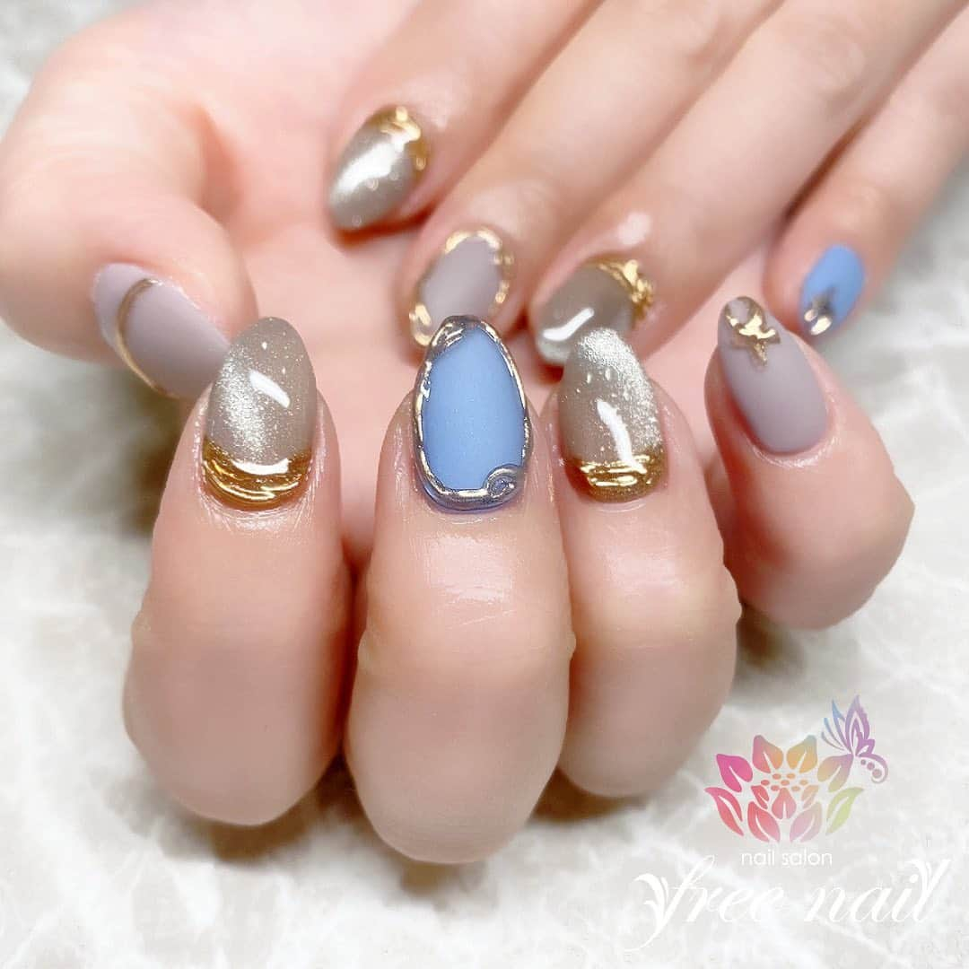 free nail フリーネイルのインスタグラム：「. お客様ネイル💅🏻💐 . マグネットネイル🧲✨ . マットネイルと合わせておしゃれ💙✨ . ご来店ありがとうございました🙇🏻‍♀️🙇🏻‍♀️🙇🏻‍♀️💗 . #ネイルアート #ジェルネイル #ネイルサロン #大阪ネイルサロン #ネイルデザイン #ネイルチェンジ #マグネットネイル #スターギャラクシー #マットネイル #メタリックネイル #グレージュネイル #ブルーネイル #デザインネイル #トレンドネイル #おしゃれネイル #シンプルネイル #春ネイル #springnails #nailsart #nailsdid #美甲 #日式美甲 #日式美甲胶 #日本美甲师 #日本美甲老师 #美甲上课 #日本胶 #フリーネイル #freenail」