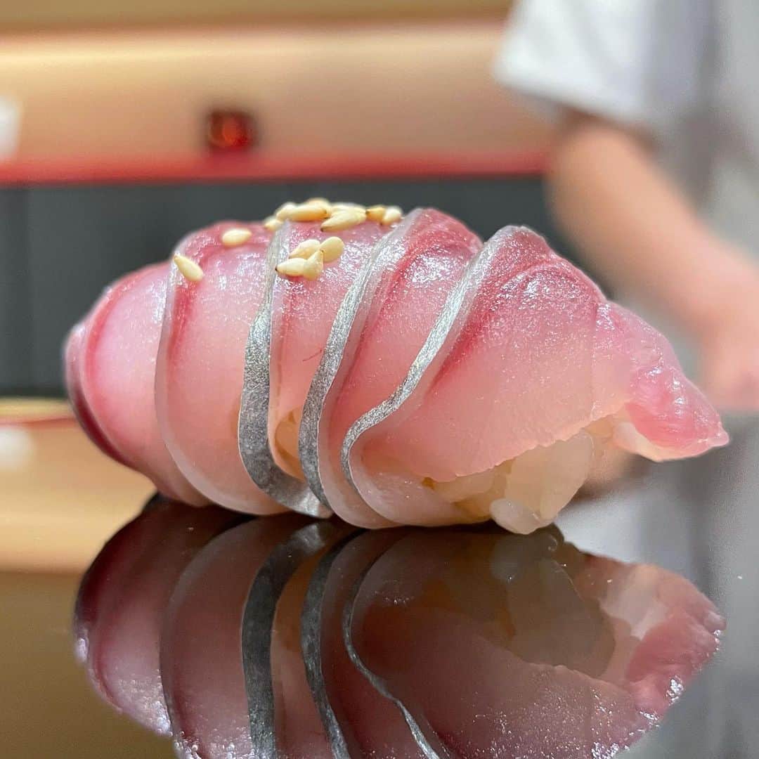 SUSHI KANDA • 寿司神田さんのインスタグラム写真 - (SUSHI KANDA • 寿司神田Instagram)「鯖 軽く締めています。  For reservation: 02.712.6639 or 099.606.0013 Or add us on Line @kandarestaurants  #sushikanda#sushi#japanesecuisine#sashimi#foodporn#aroi#aroiibkk#ginraidee#paigingun#wongnai#edtguide#bkkmenu#starvingtime#寿司神田#」2月27日 15時21分 - sushi.kanda