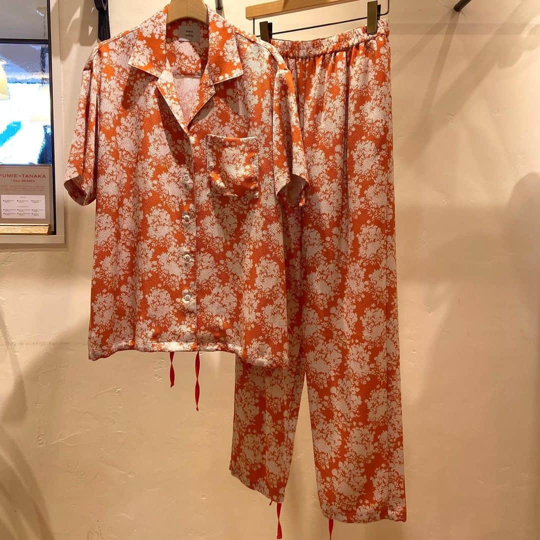 ビームス金沢さんのインスタグラム写真 - (ビームス金沢Instagram)「. New arrival 〈 FUMIE=TANAKA × Ray BEAMS 〉  別注アートフラワーシャツ price ¥29,000+tax 別注アートフラワーパンツ price ¥¥28,000+tax  別注フラワーワンピース price¥44,000+tax  #BEAMS#RayBEAMS#NEWELEGANT#ishikawa#kanazawa#japan#beams金沢#ootd#fumietanaka#フミエタナカ#ビームス#レイビームス#石川#金沢#日本#ビームス金沢」2月27日 15時26分 - beams_kanazawa