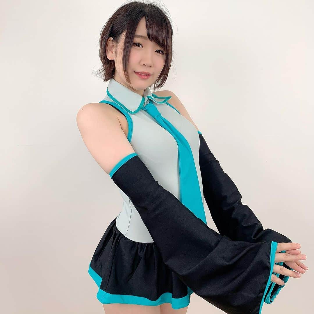 のインスタグラム：「. ミク風レオタード . サイズMのみ ⚠️4Lサイズは完売しました⚠️ . 初音ミク風の可愛いレオタード😍 ネクタイとアームカバーがセットになってます✨ . #初音ミク#レオタード#コスチューム#コスプレ#秋葉原#かわいい#leotard#hatsunemiku#cosplay#costume#akihabara#cute」