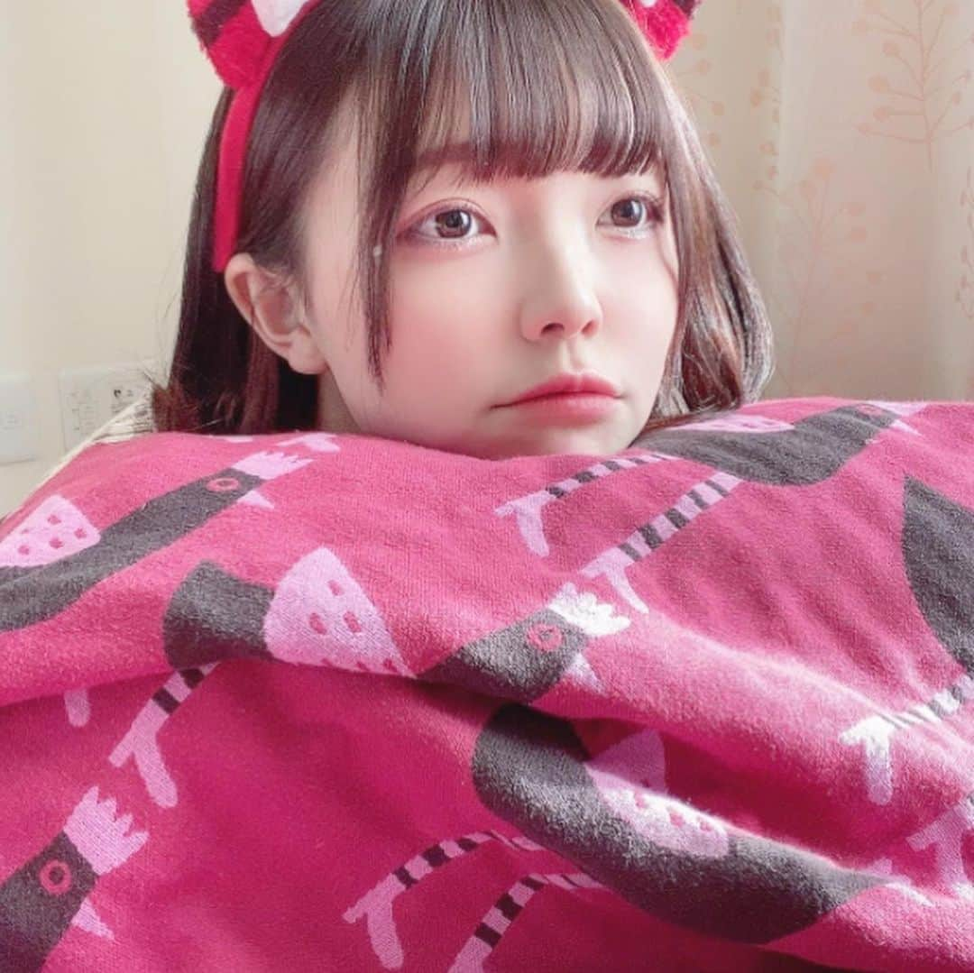 奥本陽菜さんのインスタグラム写真 - (奥本陽菜Instagram)「🐱の生写真発売されました∩(^ΦωΦ^)∩ ・ ・ ・ ・ ・ ・ ・ #飼いませんか #ねこ」2月27日 15時33分 - hinanohiroshima