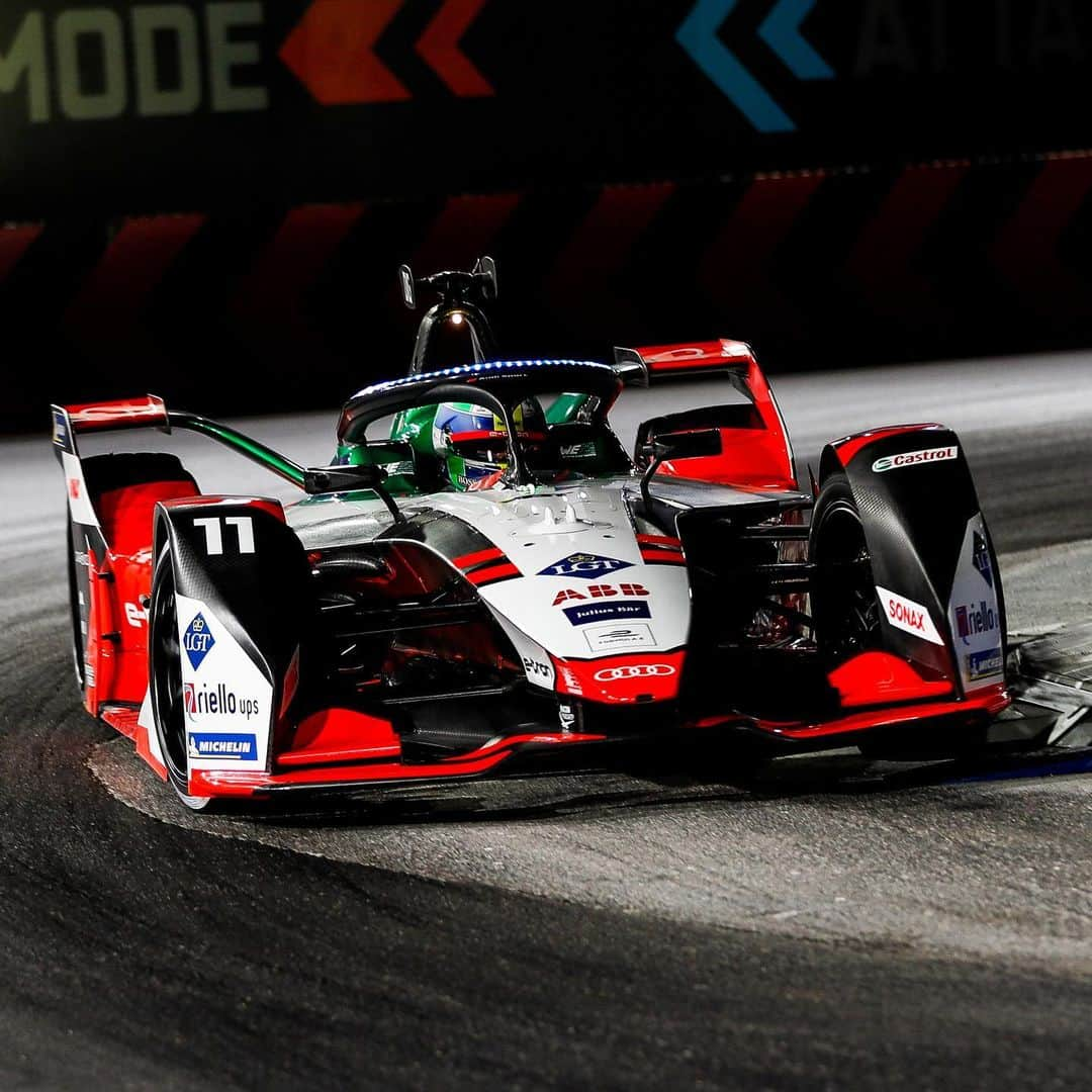 ルーカス・ディ・グラッシのインスタグラム：「Race 1 - Saudi Arabia 🇸🇦  P16 —-> P9 ✅ First points ✅ —- #FIAFormulaE #FormulaE #Electric #ElectricVehicle #Racing #Motorsport #futureiselectric #AudiSport #Audi #etron #RSetronGT #Forcepoint #AudiBrasil #Boss #Enerzee #ZeroSummit #Technology #DiGrassi #LucasDiGrassi #Automobilismo #ElectricCar #EV #BellHelmets」