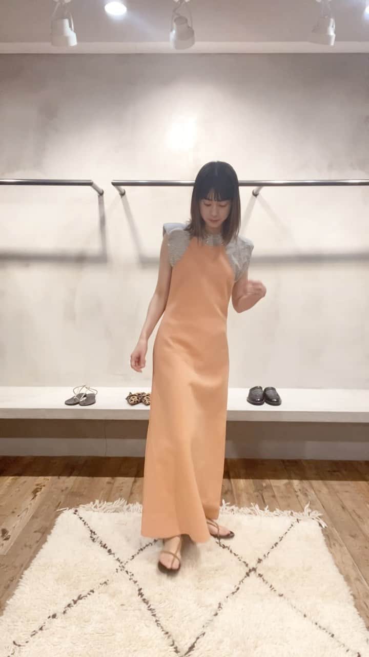 のインスタグラム：「21SS 新入荷アイテム﻿ おすすめスタイリングをご紹介いたします。﻿ ﻿ staff﻿ 158cm／ Ayumi／@12457_00﻿ 158cm／ Narumi／@narusyan﻿ ﻿ ご紹介のアイテムはANN DE ARK にてお取り扱いしております。﻿ ﻿ 下記のURLよりご覧いただけます。﻿ ﻿ ﻿ https://www.arknets.co.jp/brand/B1418/﻿ ﻿ ﻿ 商品に関しましては、お気軽にコメントや店舗までお問い合わせください。﻿ ⬇︎⬇︎⬇︎﻿ @ann_de_ark  @arknets_official﻿ #fashion #栃木 #宇都宮 #ショップ  #arknets #anndeark #annstyling #anncode  #JUNMIKAMI #MaisonMargiela #madisonblue #inscrire #auralee #aton #overneath #HenderScheme #PHILIPPEAUDIBERT」
