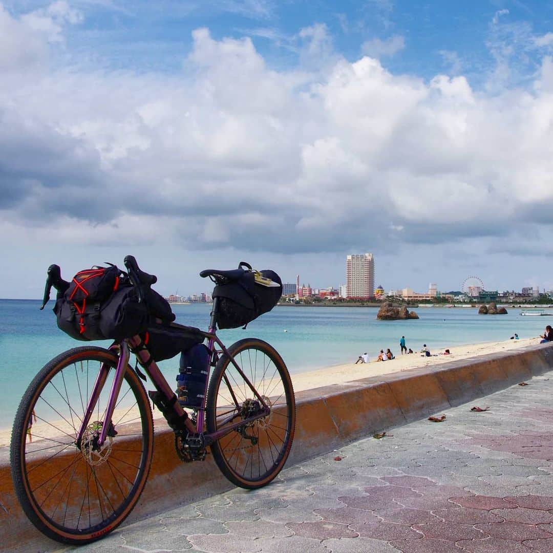 山下晃和さんのインスタグラム写真 - (山下晃和Instagram)「【BIKE&CAMP】RESORT BIKEPACKIN'  SEASIDE TOUR.  #CAMPTOURIG #TOUR #bikeandcamp #自転車キャンプツーング #bikecamping #バイクパッキング #touring #bikepacking #輪行 #旅 #travel #CAMP #キャンプ #沖縄 #Okinawa #グラベルロード #GRAVEL #自転車 #bicycle #旅自転車 #自転車旅 #旅サイクリスト @cannondalejapan @ridecannondale  #ridetopstone #topstone @restrap #自転車旅の学校」2月27日 15時53分 - travel_akikazoo