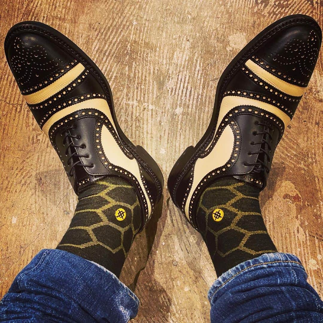 のインスタグラム：「Today's STANCE  #stancesocks #stance_japan  昨夜久しぶりにソファで寝てた。長風呂後のプロテインで酔ったかな(笑) 今日も元気に原宿の街で仕事してる。。」