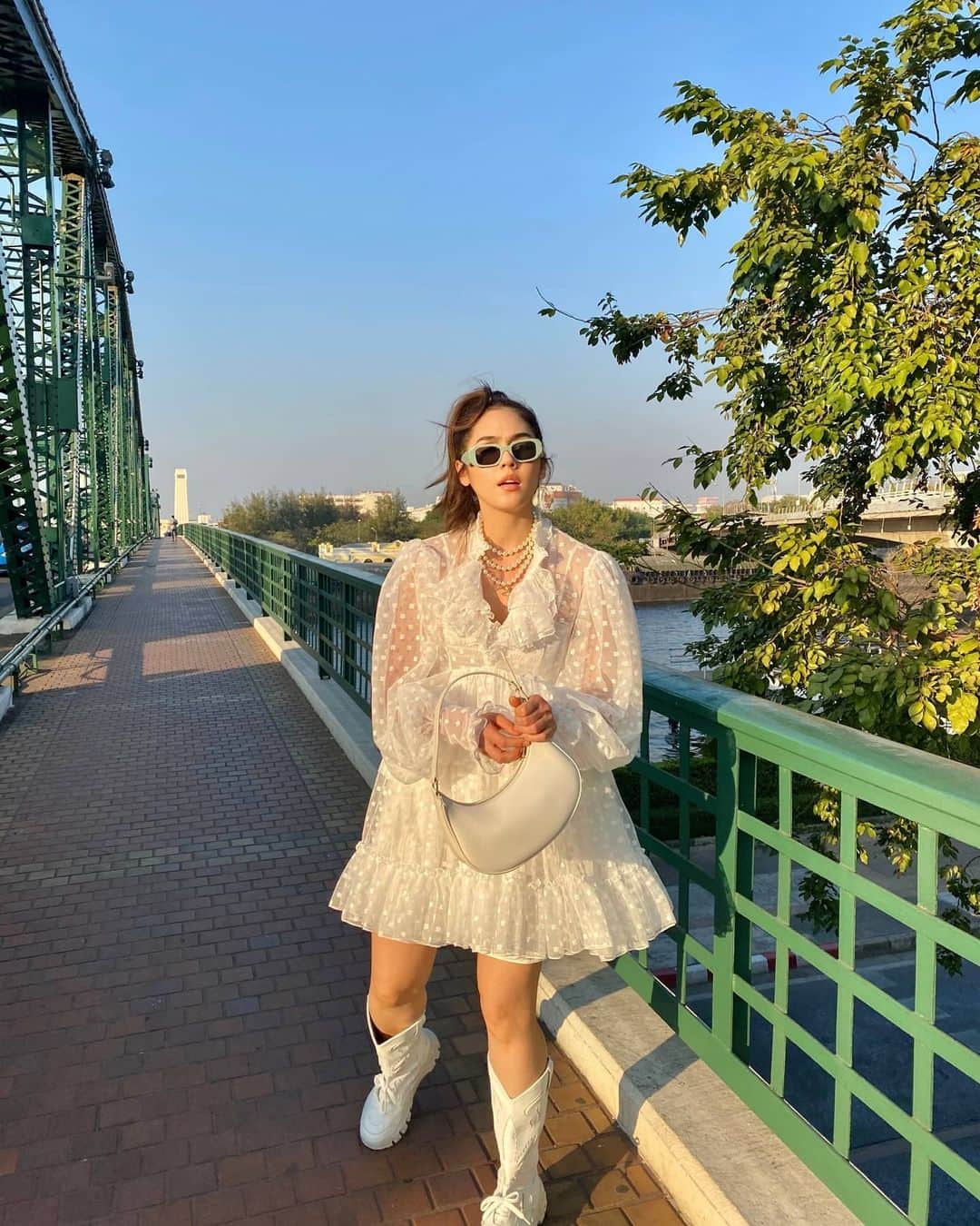 Araya Alberta Hargateのインスタグラム：「ได้รับเชิญจากเหน็ดไอด้อนย่านธนบุรี #abbieverydamnday」