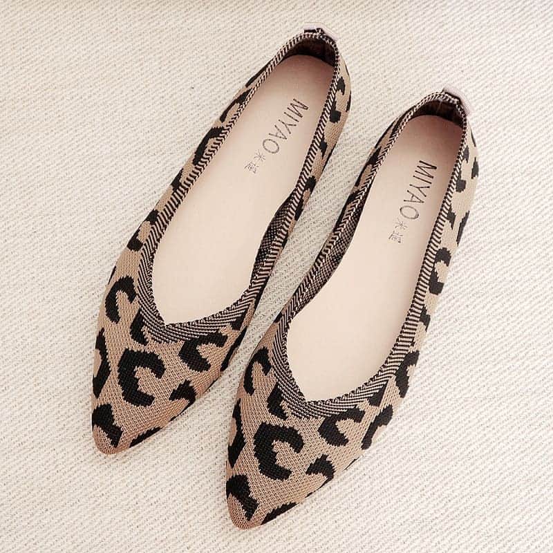 SweetHeart ショップのインスタグラム：「ポインテッドトゥ パンプス ヒョウ柄シューズ 3カラー SHS562601  (￥2,690)  新作アイテムか 入荷  #リボンサンダル #厚底サンダル #サンダルコーデ #スリッパ #フェミニン #大人ガーリー #ガーリー #snidel #プチプラ #プチプラファッション #l4l #プチプラコーデ #夏ファッション #l4f #夏コーデ #ザラジョ#ママファッション #baseec #ザラ #ユニクロ #ジーユー #いいねした人全員フォローする #スナイデル #今日のコーデ」