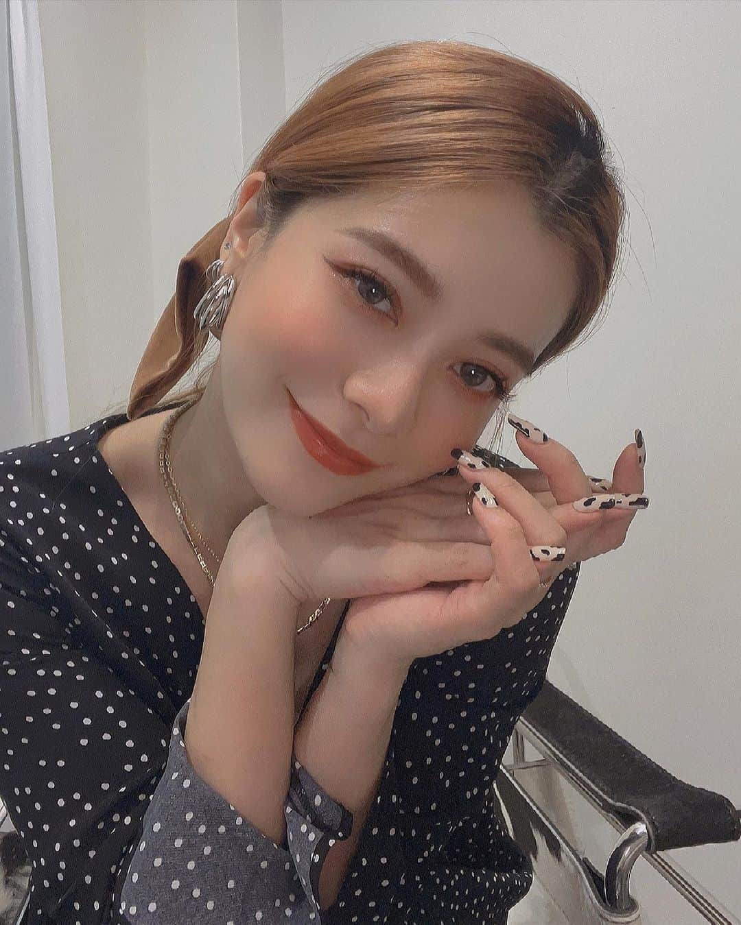 林咖安（Lyla）のインスタグラム：「連假第一天🥃  逼自己放假一天 （ 好難😂😂😂 ） 編剪輯邊看青春有你3😆  #到底什麼奇怪組合🐝 #happyweekend」