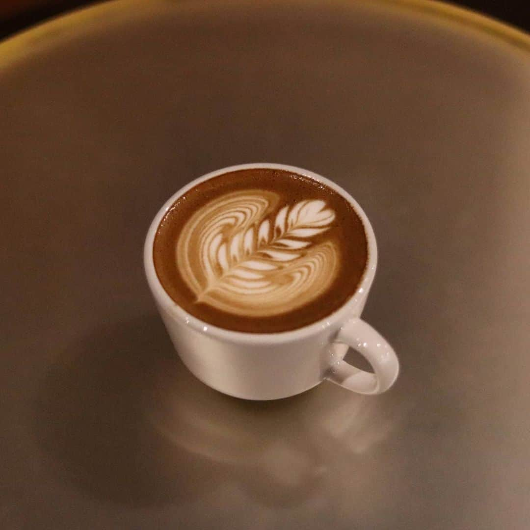 Seung Min Limさんのインスタグラム写真 - (Seung Min LimInstagram)「𝙏𝙤𝙙𝙖𝙮'𝙨 𝙇𝙖𝙩𝙩𝙚 𝘼𝙧𝙩  Cup size - 6oz  📷  Canon 200D  ☕교육 및 튜닝피쳐 문의☕ ⠀ Tel. 010-4266-0554 Kakao talk ID. ismskynet ⠀ ⠀ 교육 장소: 서울 특별시 금천구 가산디지털단지 1로 159- 20 502커피로스터스 LAB 실」2月27日 16時16分 - barista_seung