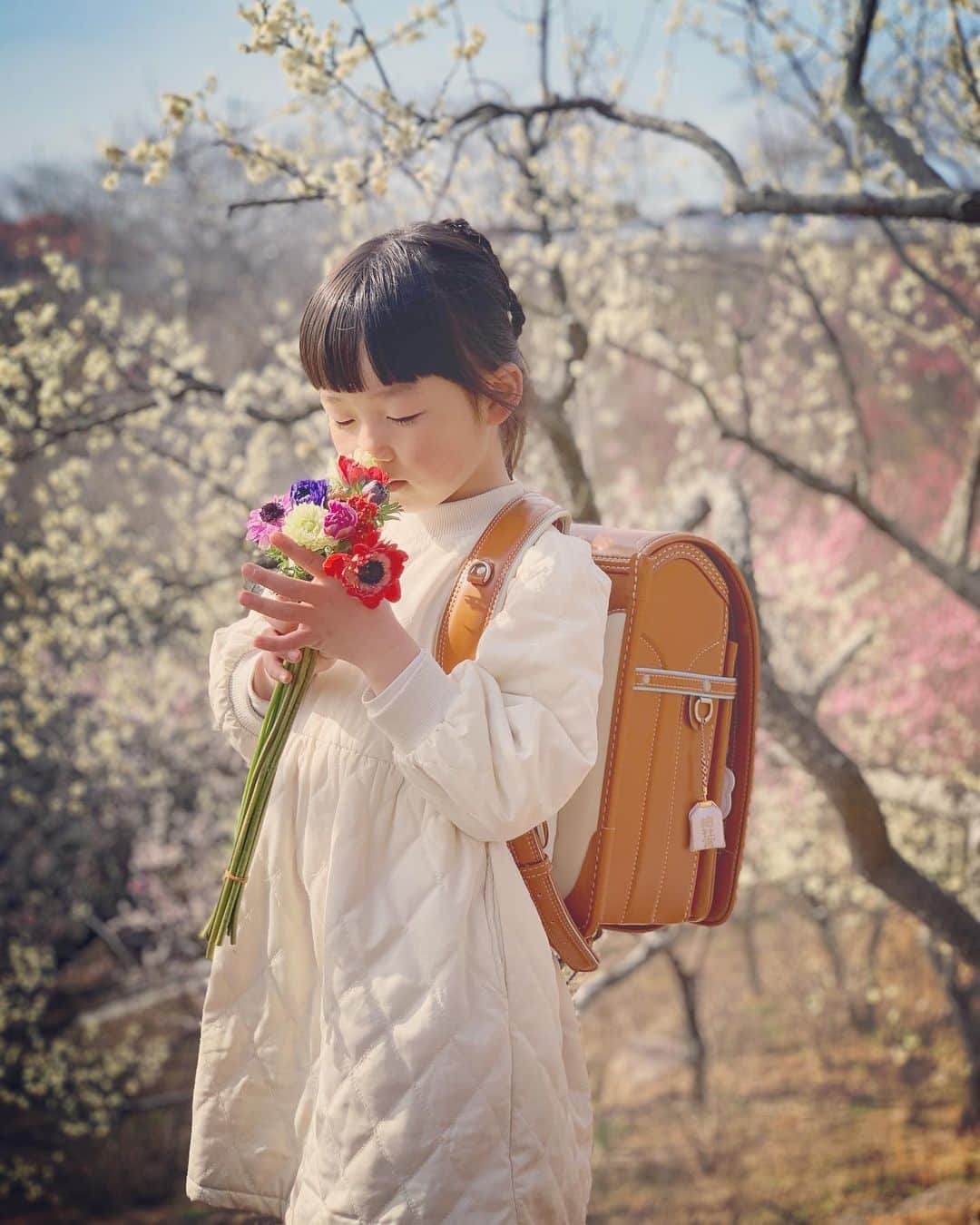 kyokkyさんのインスタグラム写真 - (kyokkyInstagram)「ランドセル🎒 さくら🌸満開になったらお友達とも一緒に撮りたいな🌸 ∴ ミオリンの小さい頃から仲良しの子とお揃いのランドセルだから嬉しい👭💕あんな小さかったのにもぉ小学生かぁ🌸一緒にがんばろね🌸」2月27日 16時18分 - kyokky