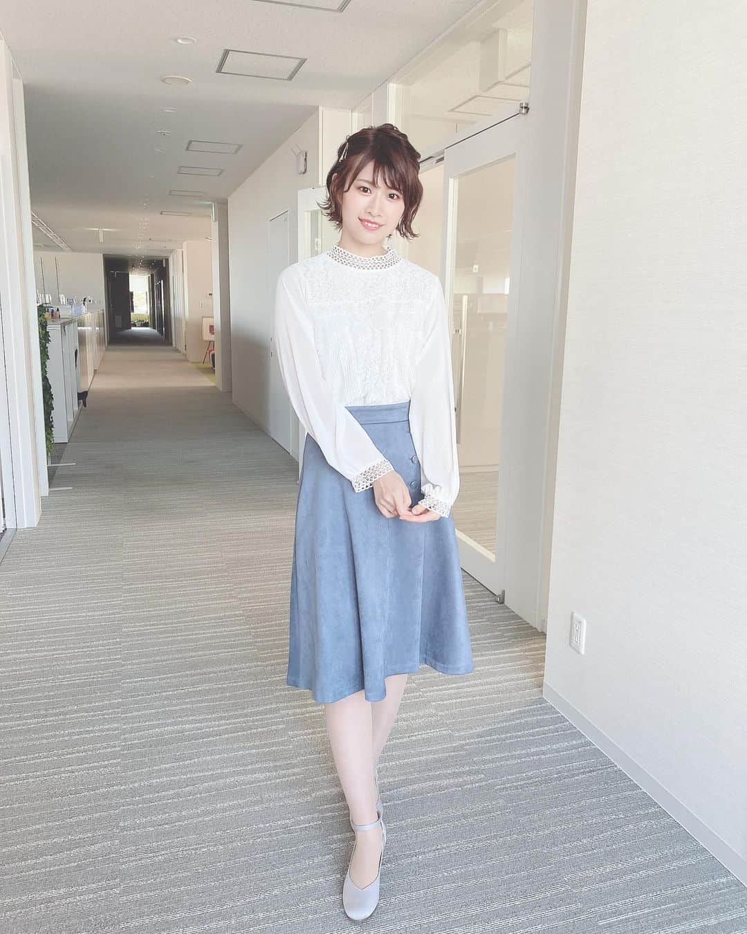 佐藤朱のインスタグラム：「陽の光がいい感じに当たる場所見つけたっ👀☀️ #サタデーウォッチン #衣装」
