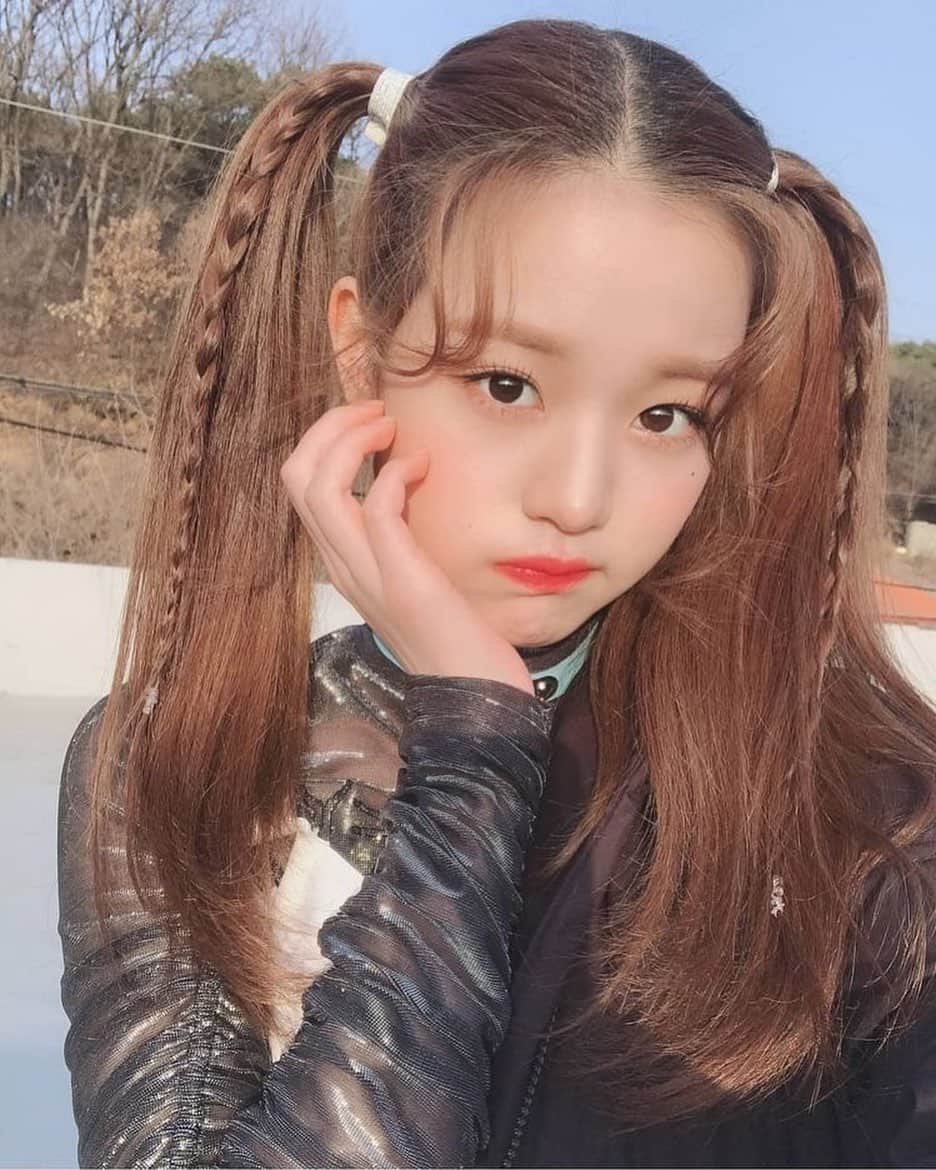 チャン・ウォニョンさんのインスタグラム写真 - (チャン・ウォニョンInstagram)「아기 원영이 😚 #IZONE #JANGWONYOUNG #WONYOUNG #아이즈원 #장원영 #원영」2月27日 16時25分 - wonyoung__ive