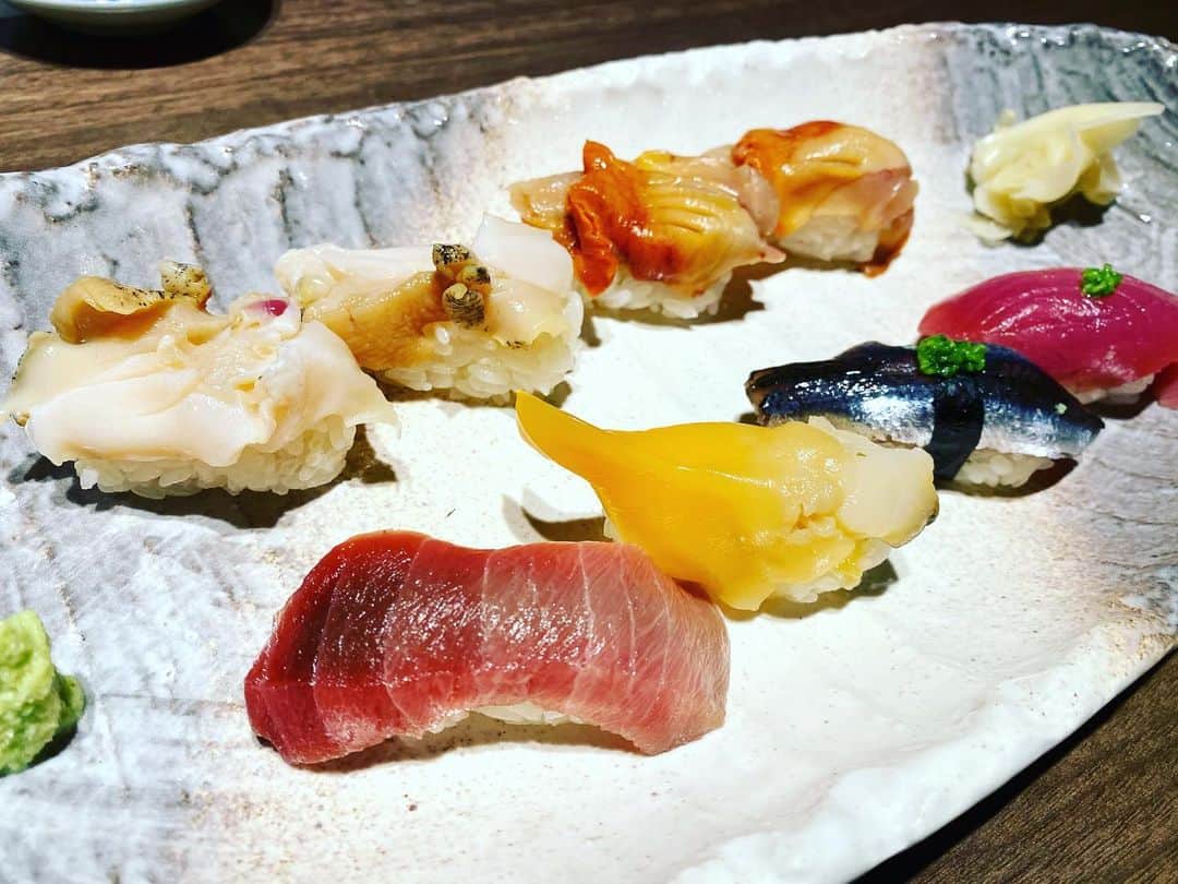 Shinnosukeさんのインスタグラム写真 - (ShinnosukeInstagram)「コリッコリのツブ貝が優勝でした。  #寿司 #ふぁいや〜 #ツブ貝 #塩で食べる白身 #などなど」2月27日 16時26分 - shinscapade