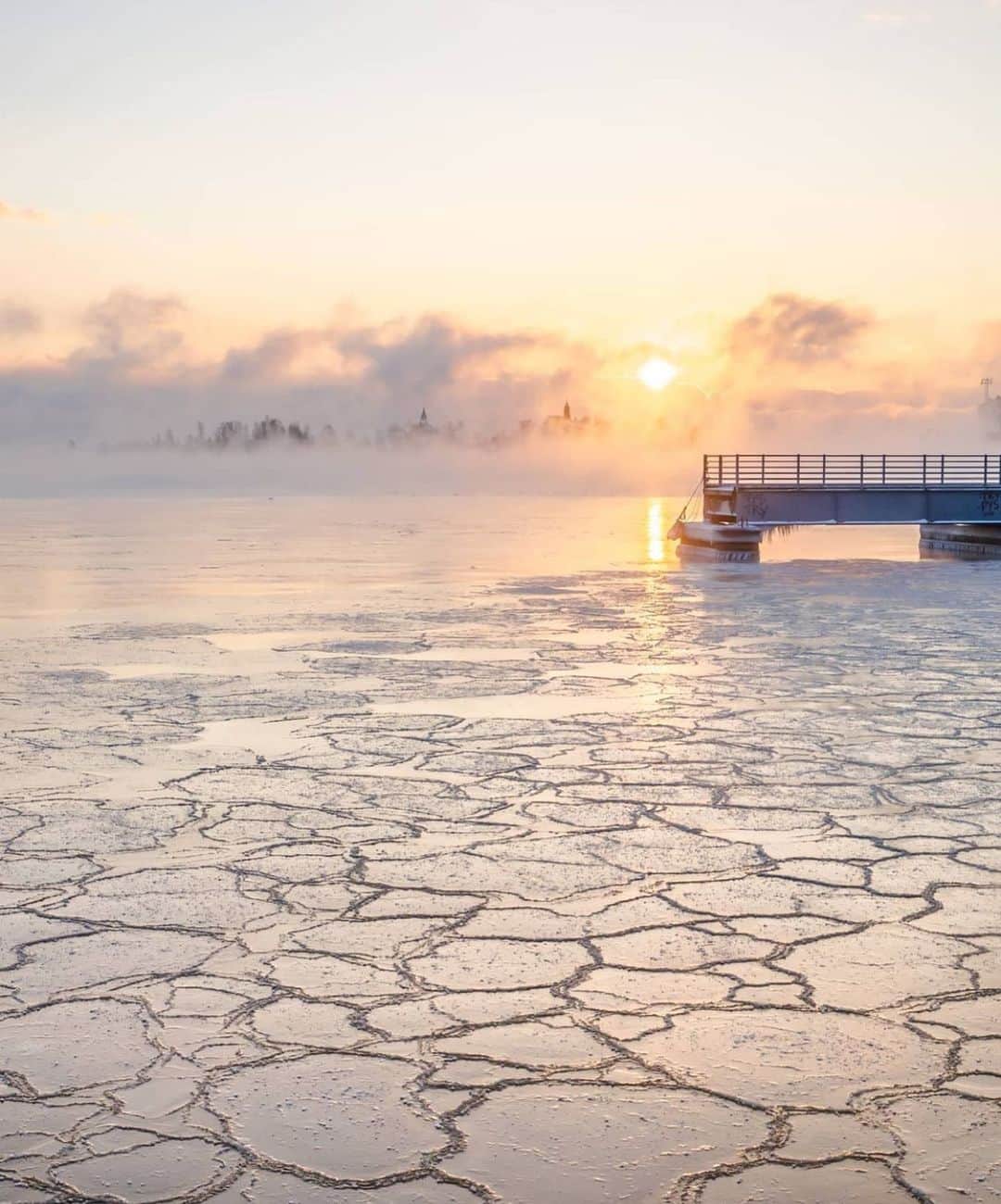 フィンランド政府観光局さんのインスタグラム写真 - (フィンランド政府観光局Instagram)「冬の太陽☀️はなんともうれしいものです。😊 ． @henrifromhelsinki さんの写真。Kiitos！」2月27日 16時27分 - visitfinlandjapan