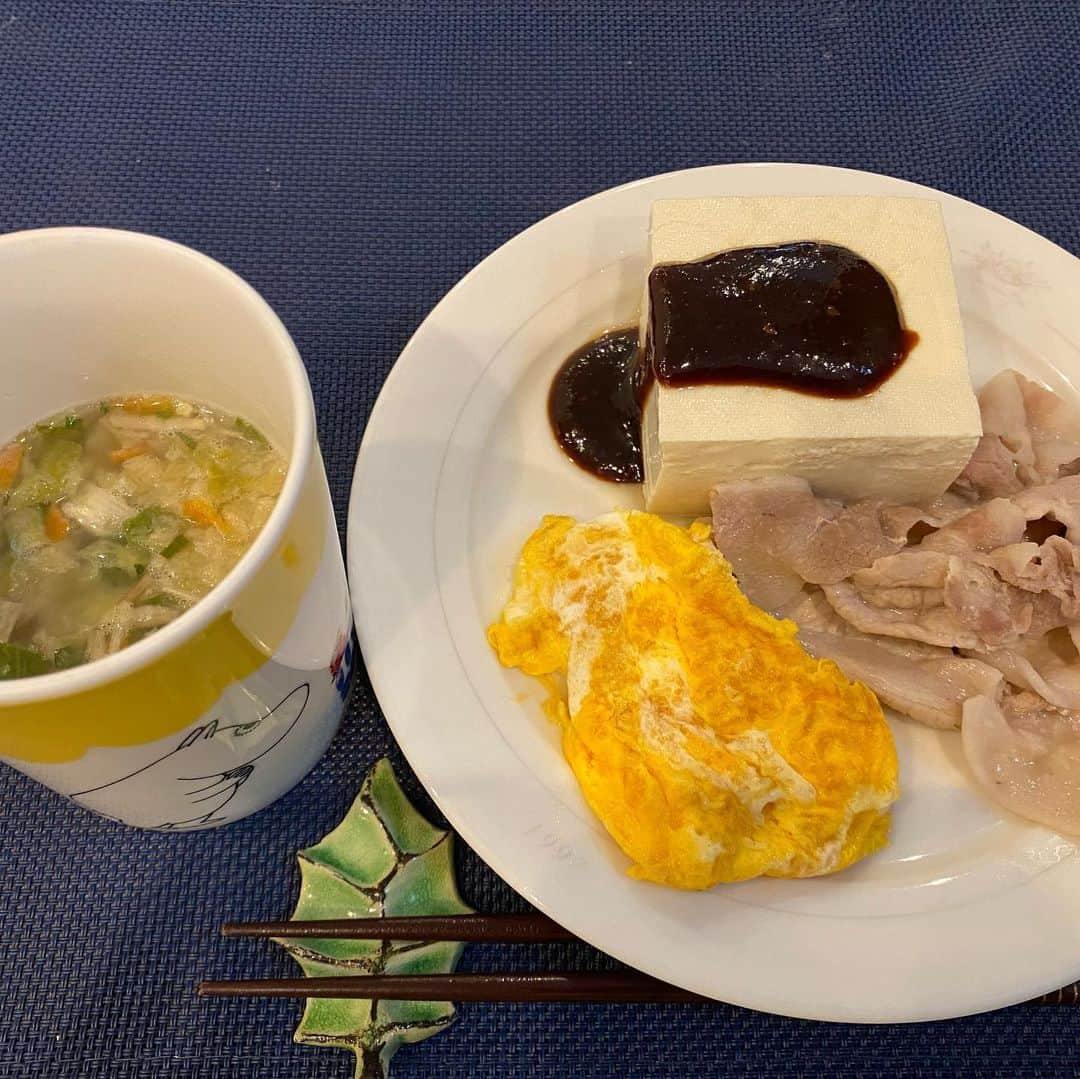 喜多村章子さんのインスタグラム写真 - (喜多村章子Instagram)「2月27日のトレーニングと食事です ・ 「いいことありそう」 ・ 今日は、自己啓発の為にセミナーに行ってきました。大阪でFP事務所をされていて、FP実務の傍ら大学講師や金融機関のコンサルもしている方が講師です。 ・ 説明が分かりやすいし、質問にも的確に答えてくださるので、この先生のセミナーは、何度となく通っています。 ・ その先生から「他にも熱心に通ってくれてる人がいてね。その人税理士なんだけど、今度会ったら紹介するよ」って言ってくれたんです！ ・ 私がその方にどう役に立つか分かりませんが、とても楽しみです😆 ・ 動いていると、いいことありますね😆❣️ ・ 間食は、ブラックコーヒー、プロテイン、プロテインバーです。 今日もありがとうございました！ ・ @personalgymnt  #fitness #fitnessmotivation #workout #workoutmotivation #training #trainingmotivation #gym #gymmotivation #anytime #筋トレ #筋トレ女子 #女子フィジーク #エニタイム #エニタイム野並」2月27日 22時11分 - nattsu.bm.72233