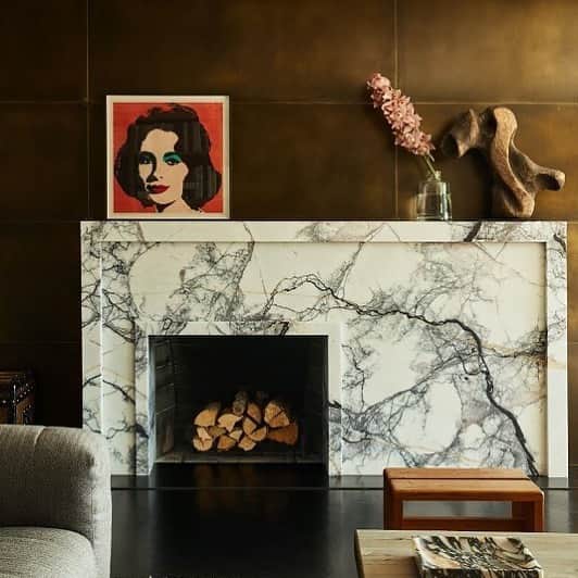Homepolishのインスタグラム：「Where we’ll be on this rainy day. @hallworthandheathens designed this space that plays with texture and shine for maximum impact.   Photo: @samfroststudio」