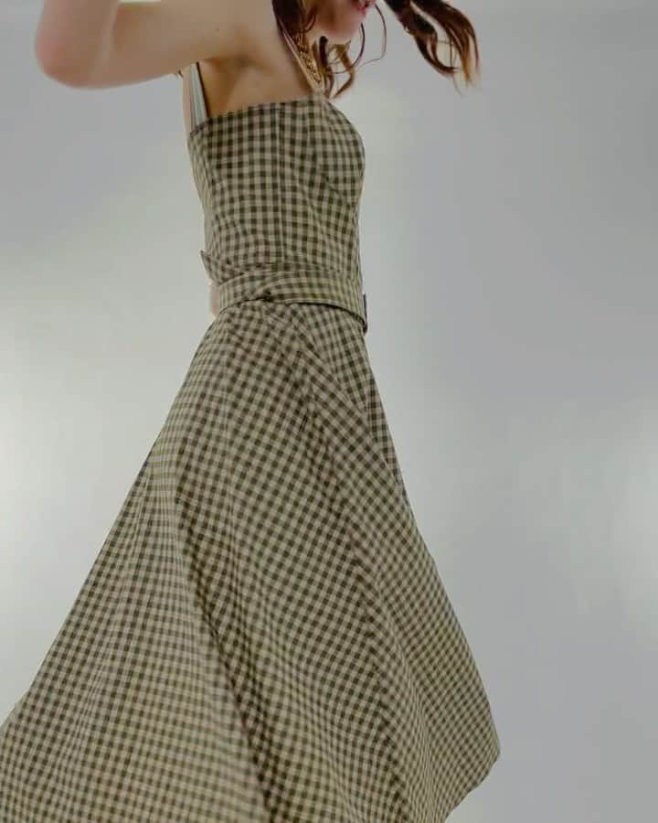 タラジャーモンのインスタグラム：「Turn around 💃🏼 #dreamdress #comingsoon #newcollection #tarajarmon」