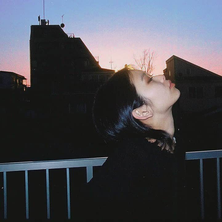 石神澪さんのインスタグラム写真 - (石神澪Instagram)「kaoruko🪐MERCURY🪐のジャケットを撮影しました！LOVEち」2月27日 22時08分 - leipooon