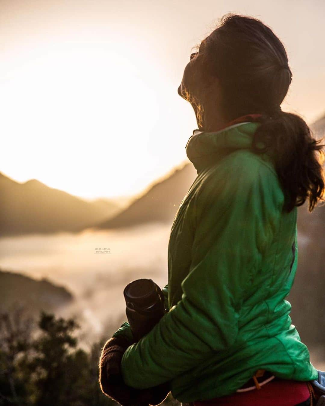 ニナ・カプレツさんのインスタグラム写真 - (ニナ・カプレツInstagram)「Sweet alpine start with @choongkatherine and @alex__rohr   📸 @julia.cassou  @hydroflask @arcteryx @petzl_official @newrocksport @scarpaspa #outerpeace」2月27日 16時40分 - ninacaprez