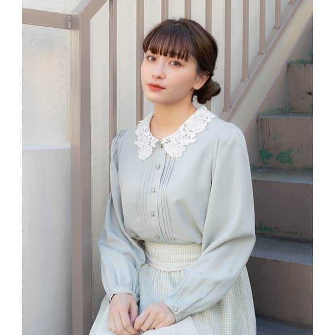 LEBECCA boutique Vintageのインスタグラム：「.﻿ ﻿ 春らしさ満載のパステルカラーが﻿ コーディネートに彩りを加えてくれます🌱﻿ ﻿ ﻿ ﻿ ﻿ ﻿ ◯高鳴る鼓動のレースカラーブラウス﻿ ¥9,500(tax in)﻿ ﻿ ﻿ model﻿ @ogmcmgm (158cm)﻿ hair ＆ make up﻿ @sota_nakai ﻿ photo﻿ @l_jpn ﻿ ﻿ ﻿ ﻿ ﻿ #高鳴る鼓動のレースカラーブラウス﻿ #LEBECCAboutique」