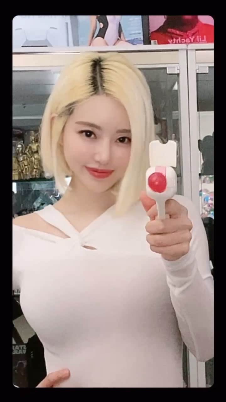 Dj Sodaのインスタグラム：「내 총 한번 맞아볼래?🔫😘❤️」