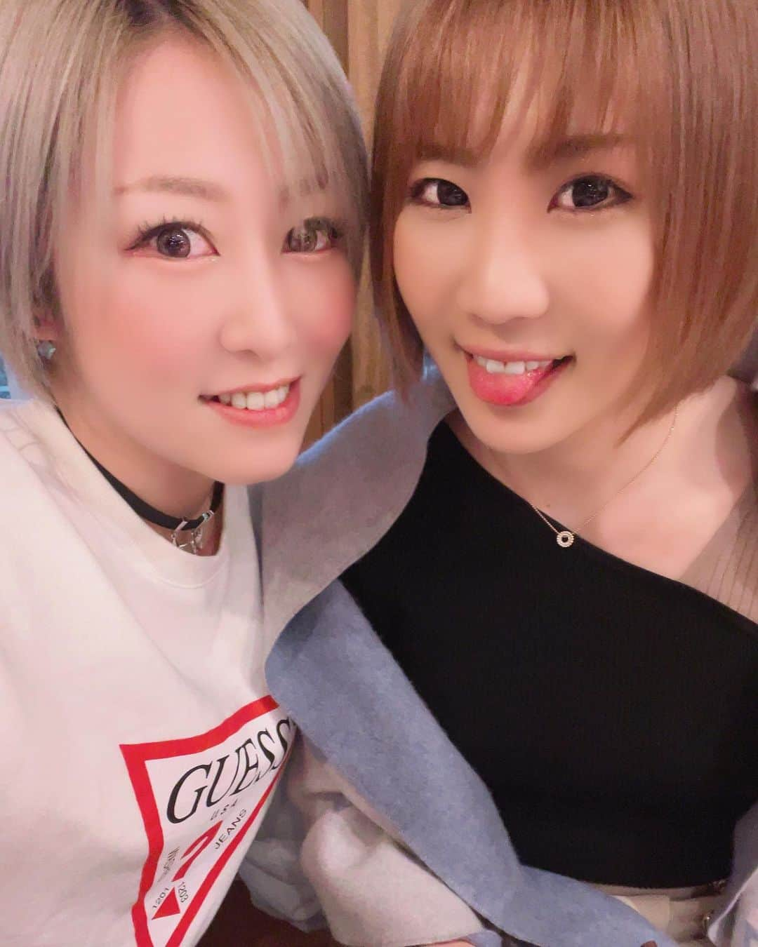 西城凛のインスタグラム：「仲良しみらくること大島麻美プロとお泊まりデートのオフショット😝 . . . #大島麻美 #西城凛 #麻雀 #麻雀プロ #プロ雀士 #女流雀士 #mahjong #オフショット」