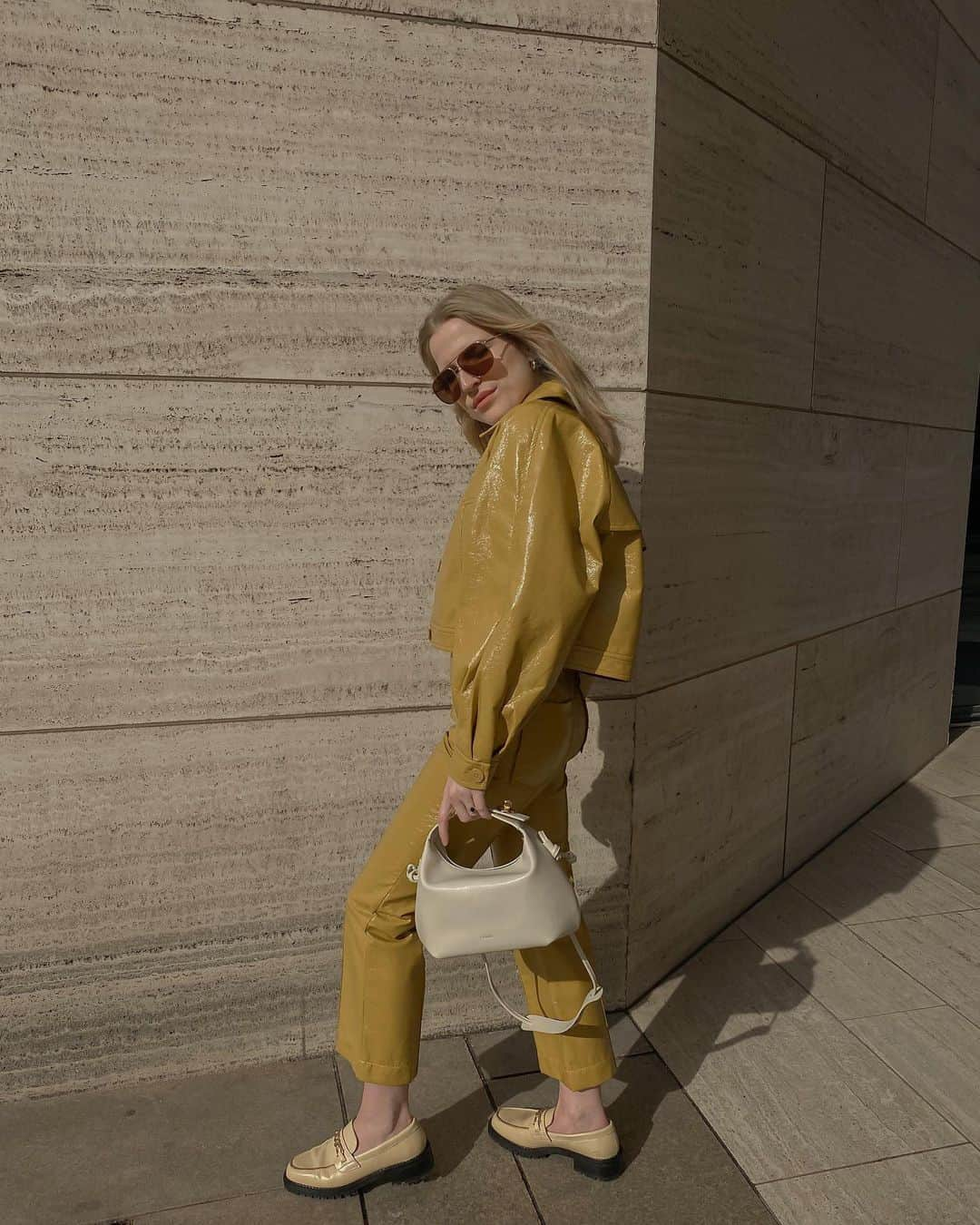 バウム ウンド ヘルガーデンさんのインスタグラム写真 - (バウム ウンド ヘルガーデンInstagram)「Weekend outfit inspiration from @nicolajanawitt in our patent jacket and matching trousers   #BaumFamily #BaumundPferdgarten」2月27日 17時00分 - baumundpferdgarten