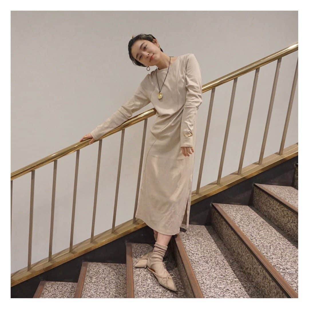 ETRÉ TOKYO ストアさんのインスタグラム写真 - (ETRÉ TOKYO ストアInstagram)「@etretokyo ﻿ ﻿ Staff：ルミネ新宿店 ﻿ Kobi 157cm【@etretokyo_kobi】﻿ ﻿ #メローデザインワンピース﻿ ￥15,400﻿ 着用：BEIGE﻿ ﻿ ARIANA BOUSSARD REIFEL Tamoko Necklace﻿ ￥41,800﻿ 着用：GOLD﻿ ﻿ PIPPICHIC Remy MULE﻿ ￥31,900﻿ LIGHT BEIGE﻿ ﻿ ﻿ ________________________________________﻿ ルミネ新宿店ではルミネカード会員様限定で﻿ 店舗通販も可能となっております。﻿ 全商品5%オフ、送料無料（対象地域限定）﻿ にて承ります。﻿ 詳細はルミネ新宿店（03-5989-0979）まで﻿ お問い合わせください。﻿ ﻿ #etretokyo #etre #fashion #etretokyoshinjuku #mydaysmyetre #etre#2021ETRE_SS#SS#shoes#PIPPICHIC﻿ #エトレ#エトレトウキョウ#ルミネ新宿2#ルミネ﻿ #ルミネ新宿店#フラットシューズ#ワンピース」2月27日 17時01分 - etretokyo_store