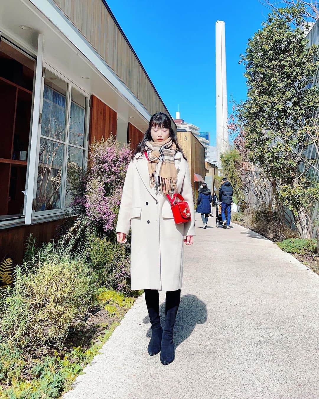 のインスタグラム：「天気が良いのでお散歩…🥰🦋春はすぐそこ…💖」