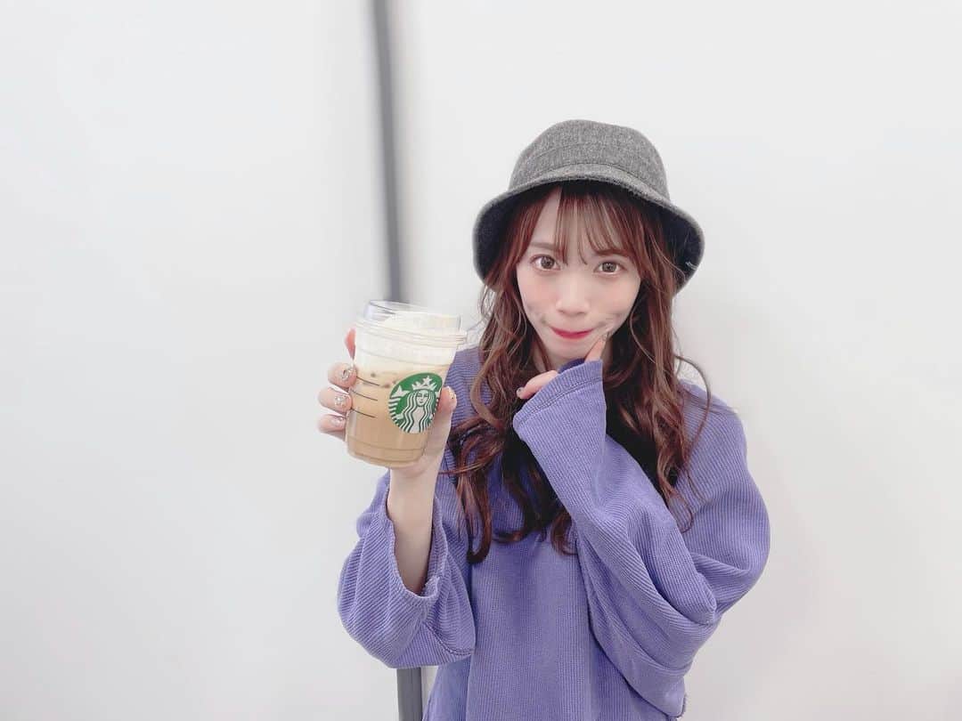 宇佐美幸乃のインスタグラム：「スタバのいちごムースの美味しすぎ、、、  #starbucks #coffee #rodeocrowns #ca4la #cafe #café #instagood #instalike #strawberry #idol #アイドル　#私服　#selfie #japanesegirl #fff #followｍe」