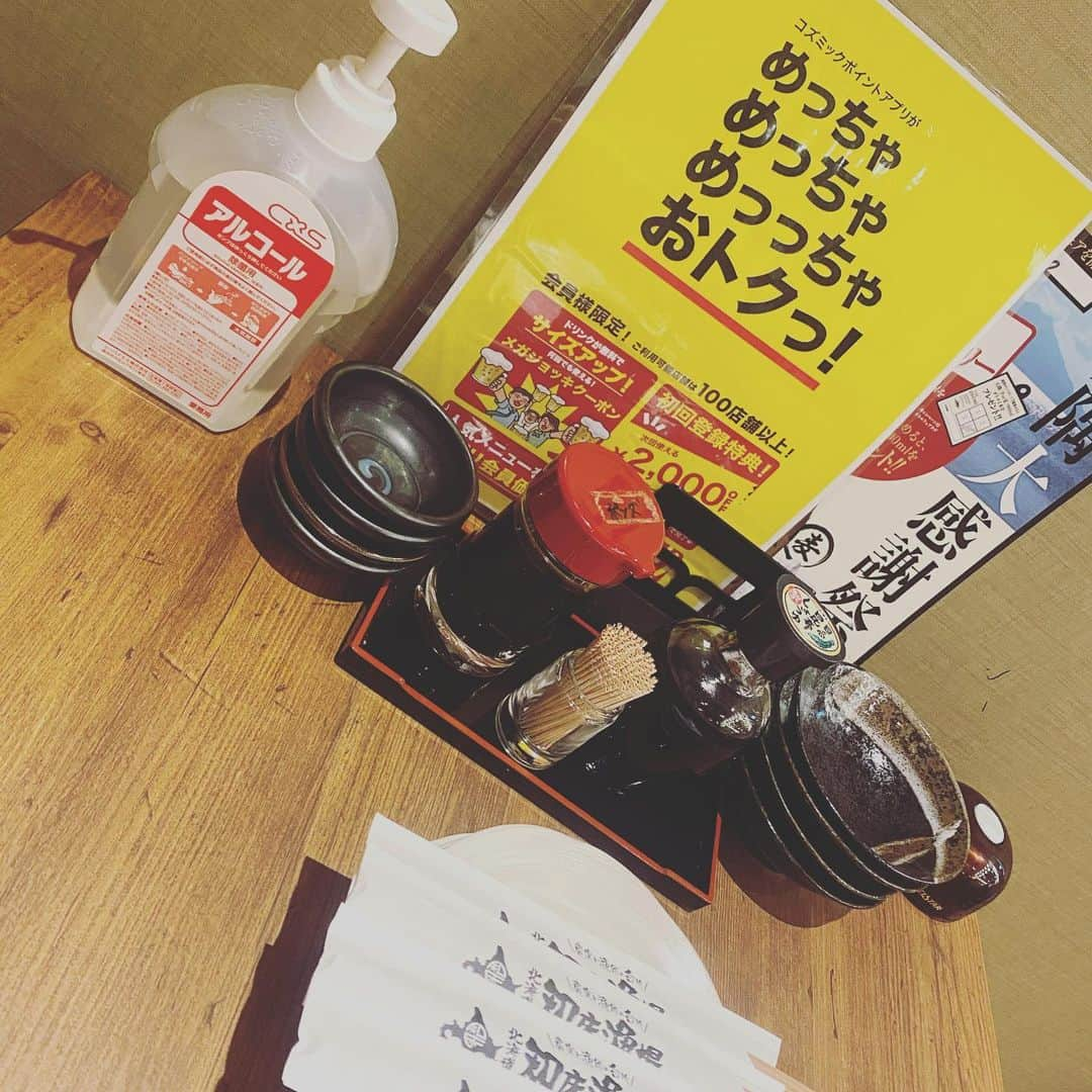 知床漁場 吹田店さんのインスタグラム写真 - (知床漁場 吹田店Instagram)「こんにちは！ 緊急事態宣言ももうすぐ解除される見通しですが、まだまだ気を付けないといけないと言う事で、当店は各テーブルにアルコールの設置をしています🎶 感染が気になるお客様でも安心してご利用下さいね😁 #吹田グリーンプレイス#吹田海鮮#吹田グルメ#感染対策#アルコール#海鮮丼#カニ#いくら#生牡蠣」2月27日 17時12分 - shiretoko.suita