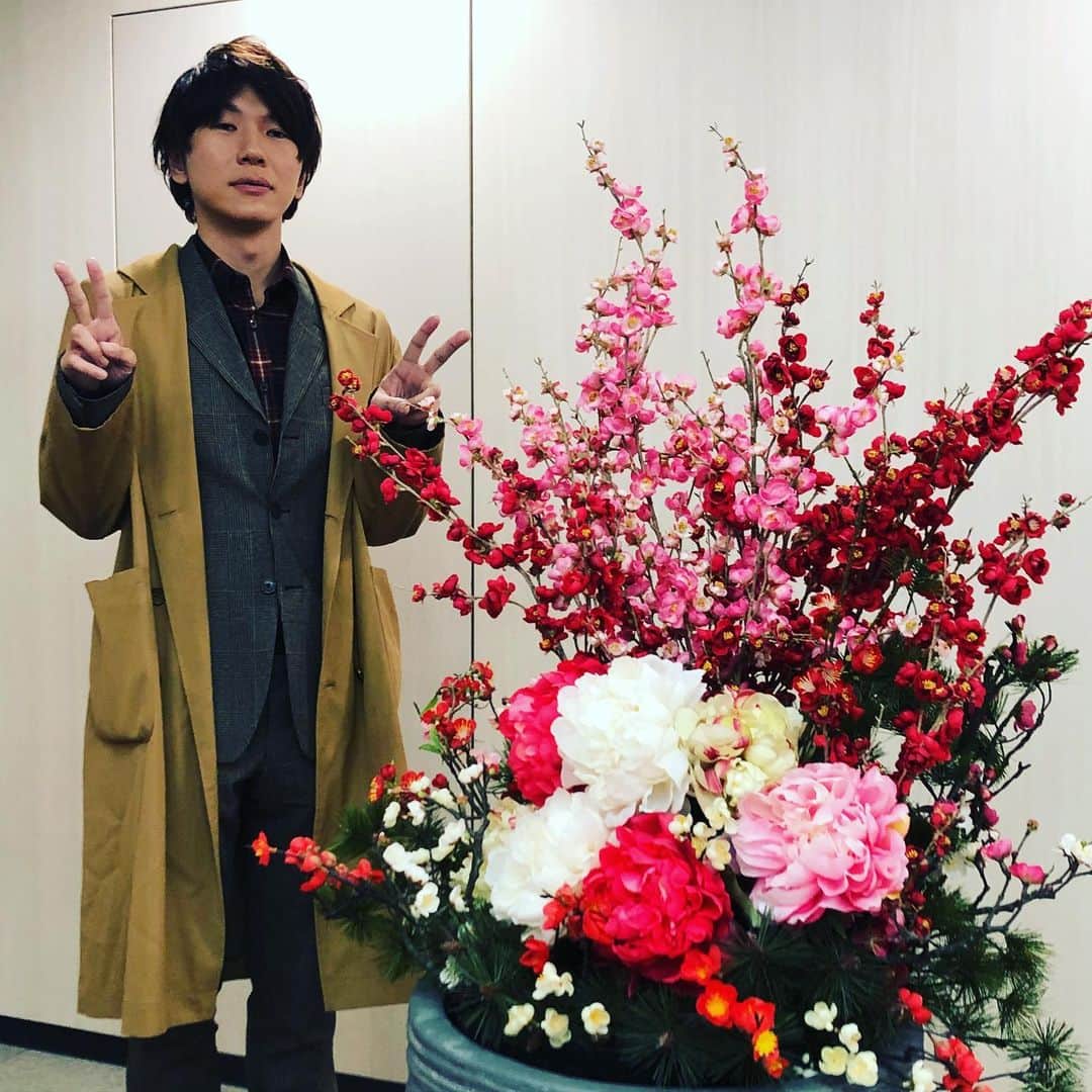 古市憲寿のインスタグラム：「明日、#ワイドナショー 出ます。道の駅で記念撮影😊」