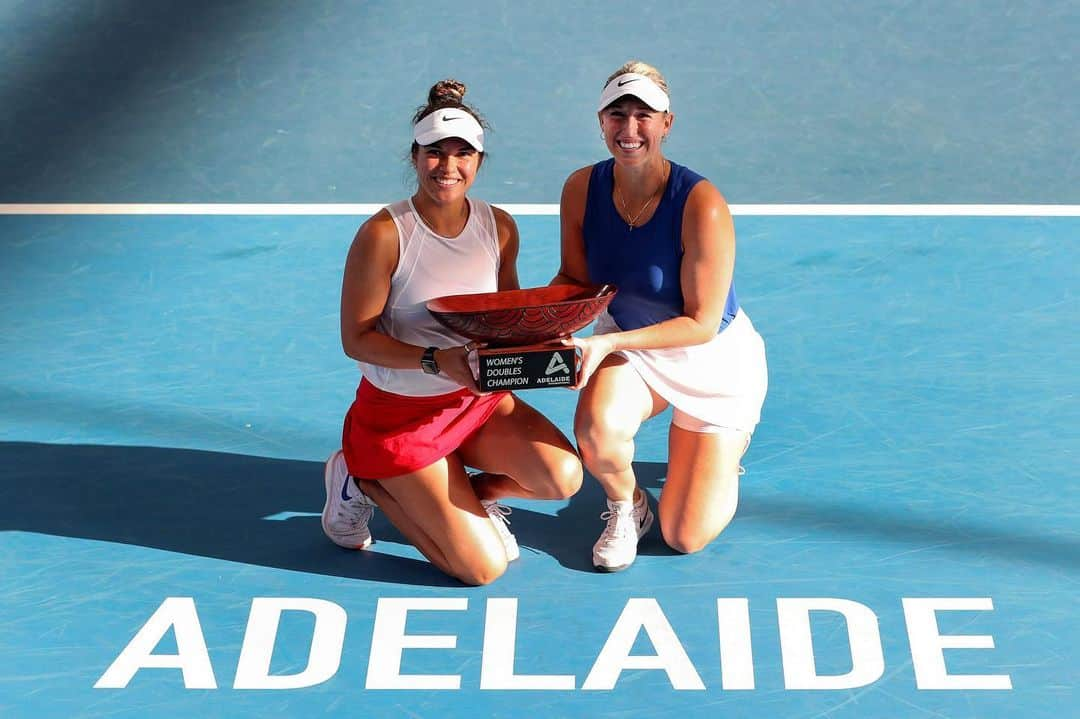 WTA（女子テニス協会）さんのインスタグラム写真 - (WTA（女子テニス協会）Instagram)「3️⃣rd title together 🏆🏆🏆 @aguarachi and @des_krawczyk11 are the @adelaideinternational doubles champions!」2月27日 17時30分 - wta