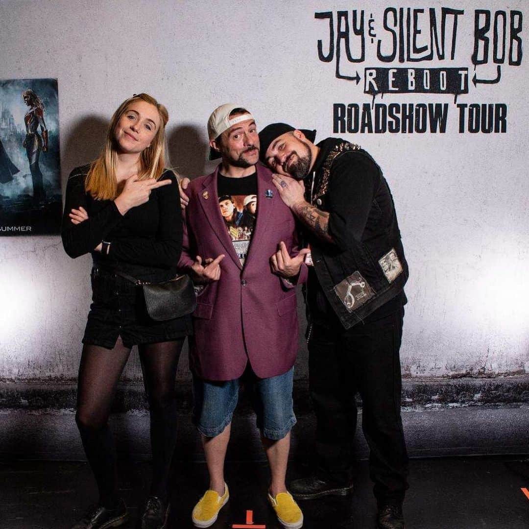 ケヴィン・スミスさんのインスタグラム写真 - (ケヴィン・スミスInstagram)「ONE YEAR AGO TODAY, we wrapped the #jayandsilentbobrebootroadshow at the @joytheater in ol’ #neworleans! It was a return to the scene of the crime of sorts, as we had shot the Reboot in #nola, and @jayandsilentbob couldn’t have ended their tour with a more enthusiastic crowd! And after 65 cities and 95 screenings, it was about time to go home! @jaymewes returned, joined by his movie daughter @harleyquinnsmith and his movie wife @shannonelizabeth! My real life wife @jenschwalbach was there as well and she brought Shecky out on stage to see the crowd! It was a warm, wonderful end to an epic journey that at one point had included a pit stop for a heart attack! The experience of the #jayandsilentbobrebootroadshow was a blissful work vacation where we saw an average of 1000 people every night who all made me feel like I was the funniest filmmaker who ever lived! With this tour, I got to stretch the theatrical life of my 13th film #jayandsilentbobreboot into a way profitable 4 month victory lap, during which I watched the flick with the audience it was intended for every night! We toured America (and Canada) like a punk rock band, driving hundreds of miles every day to theaters fulla fans thanks to our two terrific tour managers @joshroush and @livroush! And none of it would’ve existed without my hetero-lifemate @jaymewes! Massive thanks also go out to @jordanmonsanto & Seth Siegle at @wme! Thank you as well to our tour sponsors @audible and @rawlife247! My biggest thanks go out to the cast and crew of J&SB Reboot, but eternal thanks go out to all the folks who ever came to see us on tour. The Reboot Roadshow was one of my top 5 favorite things I’ve ever done - and thank SMod in Heaven it all ended a minute before the world went into lockdown. All your in-person hugs and raucous laughter may seem like a Covid nightmare now, but it has certainly made my quarantine easier - because right before that shit began, I was having the time of my life! #KevinSmith #jasonmewes #harleyquinnsmith #shannonelizabeth #neworleans #jayandsilentbob」2月27日 17時41分 - thatkevinsmith