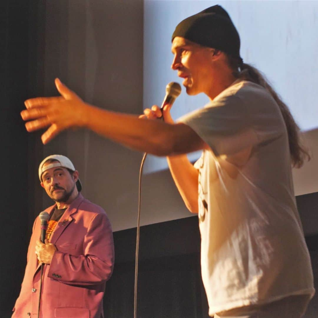 ケヴィン・スミスさんのインスタグラム写真 - (ケヴィン・スミスInstagram)「ONE YEAR AGO TODAY, we wrapped the #jayandsilentbobrebootroadshow at the @joytheater in ol’ #neworleans! It was a return to the scene of the crime of sorts, as we had shot the Reboot in #nola, and @jayandsilentbob couldn’t have ended their tour with a more enthusiastic crowd! And after 65 cities and 95 screenings, it was about time to go home! @jaymewes returned, joined by his movie daughter @harleyquinnsmith and his movie wife @shannonelizabeth! My real life wife @jenschwalbach was there as well and she brought Shecky out on stage to see the crowd! It was a warm, wonderful end to an epic journey that at one point had included a pit stop for a heart attack! The experience of the #jayandsilentbobrebootroadshow was a blissful work vacation where we saw an average of 1000 people every night who all made me feel like I was the funniest filmmaker who ever lived! With this tour, I got to stretch the theatrical life of my 13th film #jayandsilentbobreboot into a way profitable 4 month victory lap, during which I watched the flick with the audience it was intended for every night! We toured America (and Canada) like a punk rock band, driving hundreds of miles every day to theaters fulla fans thanks to our two terrific tour managers @joshroush and @livroush! And none of it would’ve existed without my hetero-lifemate @jaymewes! Massive thanks also go out to @jordanmonsanto & Seth Siegle at @wme! Thank you as well to our tour sponsors @audible and @rawlife247! My biggest thanks go out to the cast and crew of J&SB Reboot, but eternal thanks go out to all the folks who ever came to see us on tour. The Reboot Roadshow was one of my top 5 favorite things I’ve ever done - and thank SMod in Heaven it all ended a minute before the world went into lockdown. All your in-person hugs and raucous laughter may seem like a Covid nightmare now, but it has certainly made my quarantine easier - because right before that shit began, I was having the time of my life! #KevinSmith #jasonmewes #harleyquinnsmith #shannonelizabeth #neworleans #jayandsilentbob」2月27日 17時41分 - thatkevinsmith