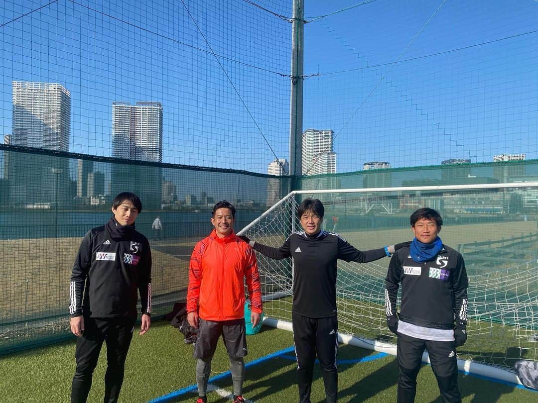 太田吉彰さんのインスタグラム写真 - (太田吉彰Instagram)「フットサル。　　  久しぶりにボールを 一緒に蹴れました。  まだまだ動けると思ってたけど 全然だめだった。　 もっとトレーニングしよう。  ありがとうございました。　  #フットサル  #ジュビロ磐田  #ob  #名波浩  さん #清水範久  さん #河村崇大  さん #偉大な先輩方」2月27日 17時35分 - yoshiakiohta09