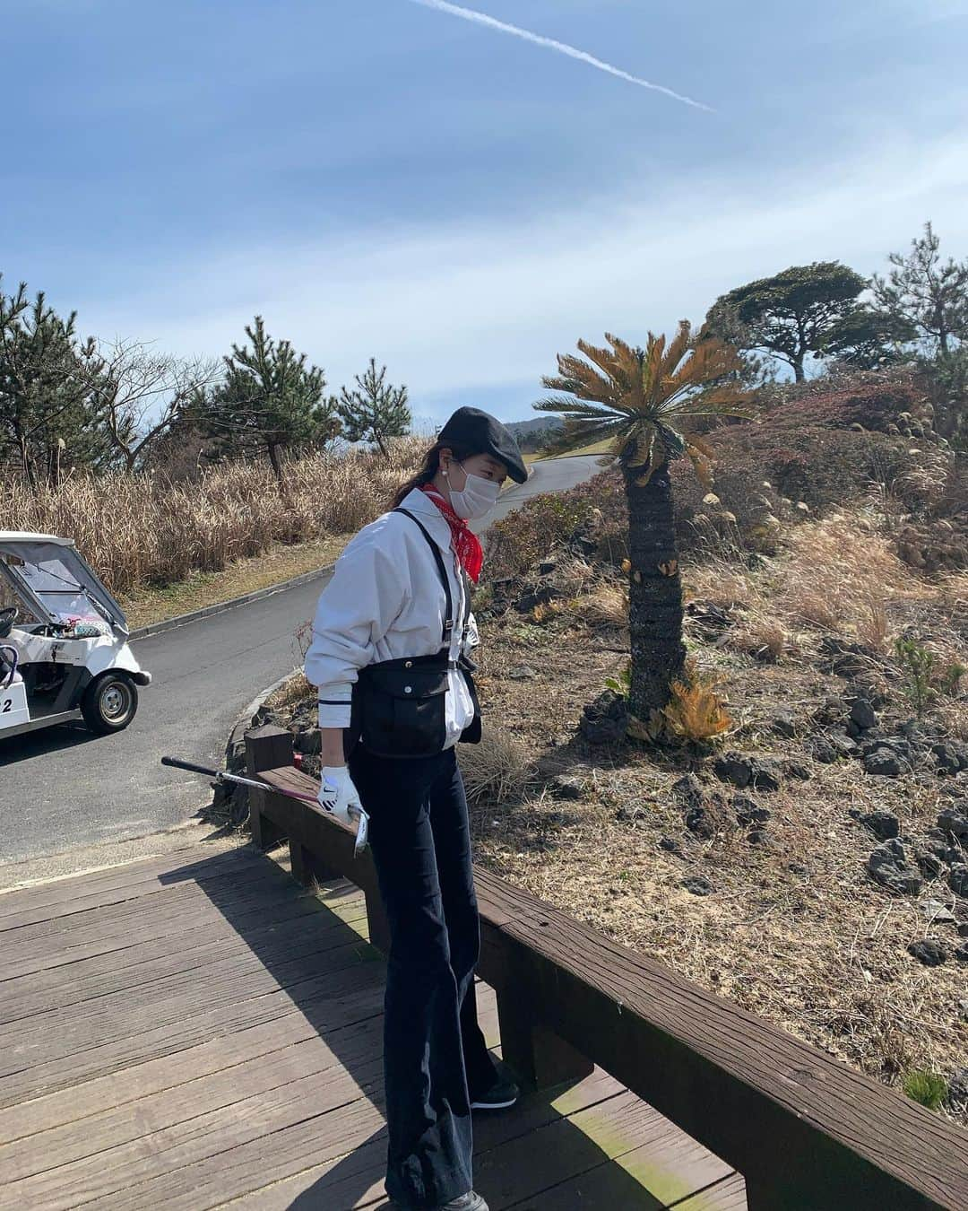 ヒョニ・カンのインスタグラム：「🏌️‍♀️ #golf w friends🧡 올해도 여전히 #골린이 #명랑골프 🤦🏻‍♀️」