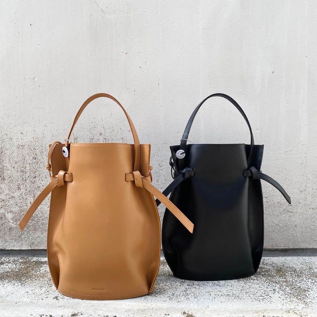 MIDWEST TOKYO WOMENのインスタグラム：「@marrow_japan  . POUCH ¥37,400 . #marrow #marrow_japan #マロー #ハンドバック #ハンドバッグ #midwest_official」