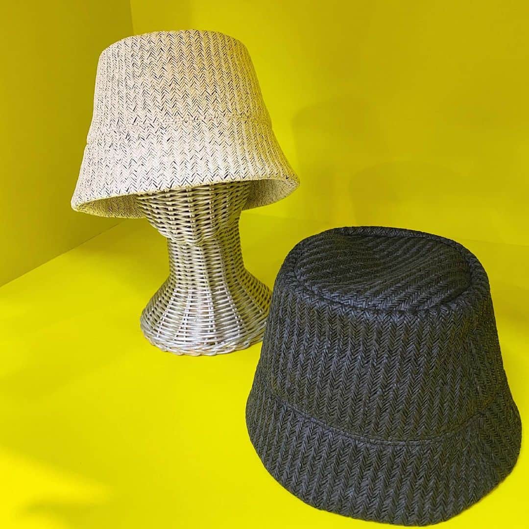 MIDWEST TOKYO WOMENのインスタグラム：「@lamaisondelyllis  . BELL ¥14,000(+Tax) SUMI,STONE . #lamaisondelyllis #メゾンドリリス #ラメゾンドリリス #バケットハット #midwest_official」