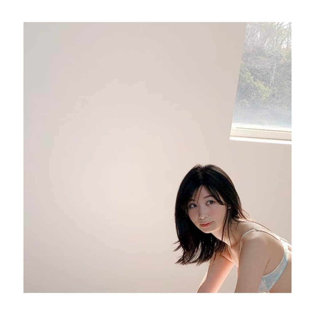 服部彩加さんのインスタグラム写真 - (服部彩加Instagram)「ヤンマガwebにてグラビア掲載中!! せっかくなので、去年のヤングマガジンvol.19巻末グラビアの、まだ上げてないオフショットも載せておきます👙✨✨  #グラビア #gravure #水着」2月27日 17時44分 - saika_hattori0228