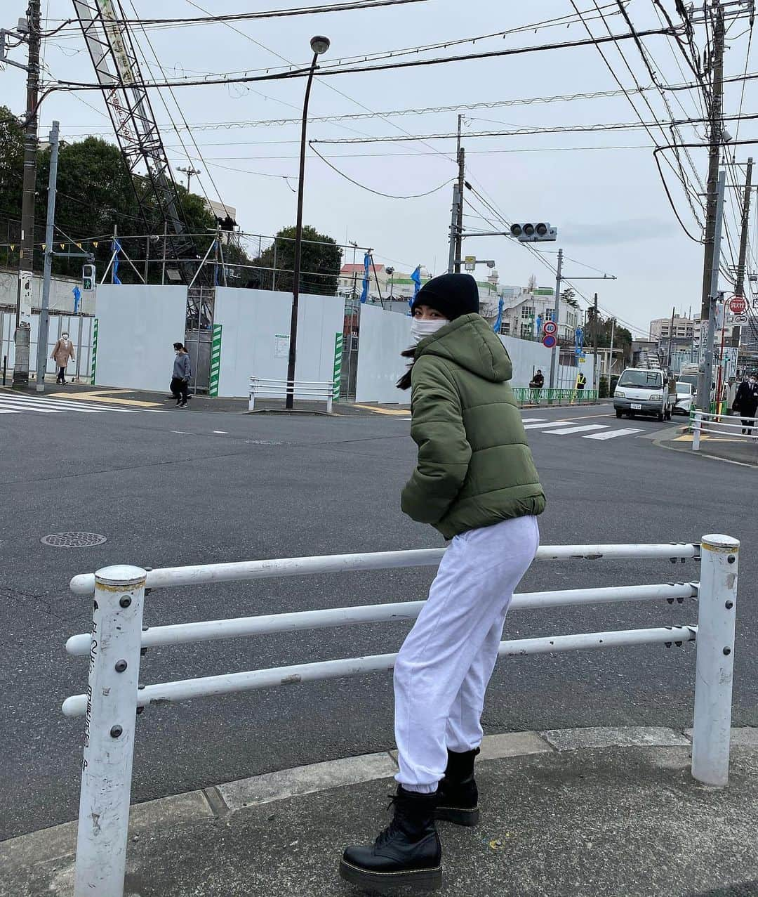 河崎みーなさんのインスタグラム写真 - (河崎みーなInstagram)「彼氏に全身服借りた🥰 とみせかけて全部自分の服🦖 . .」2月27日 17時45分 - minakawasaki