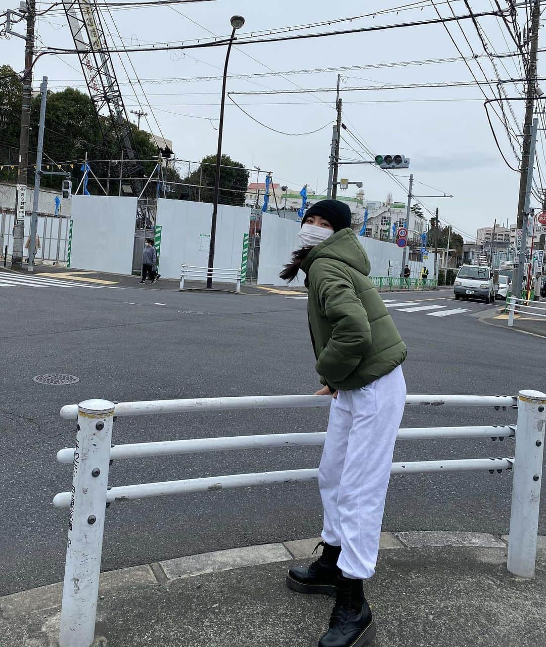 河崎みーなさんのインスタグラム写真 - (河崎みーなInstagram)「彼氏に全身服借りた🥰 とみせかけて全部自分の服🦖 . .」2月27日 17時45分 - minakawasaki