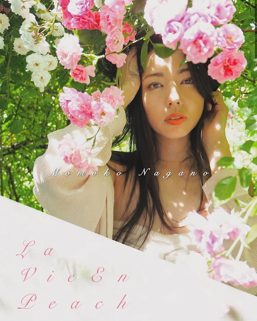 永野桃子　のインスタグラム：「【2nd写真集「La Vie En Peach」 オフィシャルHPにて先行販売開始♡】  こんばんは✨✨  1st写真集を出してから、早七ヶ月。。  とうとう。。  2nd写真集「La Vie En Peach」  出来ました〜❣️❣️😭✨🍑  待っていてくれた方　 本当にありがとう💕  メルマガではお知らせしましたが  本日よりオフィシャルホームページにて 販売開始です👏💖  いきなりだけど。笑笑  2月中にリリースの約束守れてホッとしたぁ！  今回はオトナ全開な雰囲気に仕上がったかなと思います👯‍♀️💋 大人だもんね、そりゃそうだよね🍑笑  いつもファンの方々に沢山元気をいただいているので 少しでもお返しできたら…という思いです。🙏✨ ちょっとでもハッピーになっていただけたら幸いです♡  Instagramのプロフィールリンクから 詳細見れるので是非チェックしてね✨☺️  ではでは... Happy Full Moon♡  #撮影 #グラビアモデル  #写真集 #写真集発売 #happyfullmoon #photobook #japanesemodel #asianmodel #eros #feminity #人像摄影」