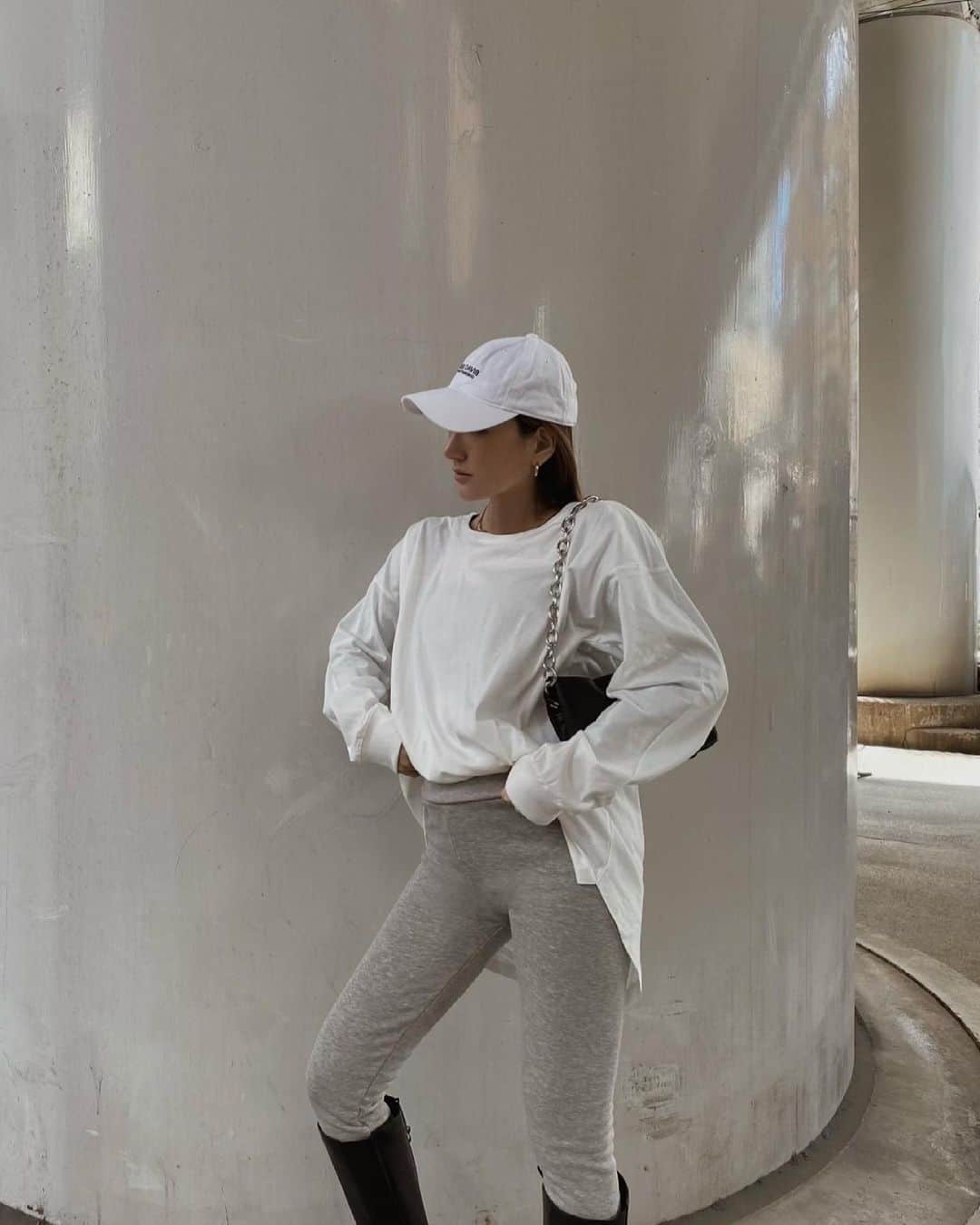 HARUEのインスタグラム：「21weeks pregnant🥑  #matanityfashion  #ぷんにー」