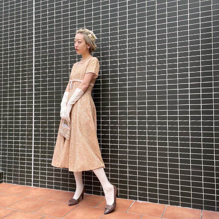 NUTTY Vintage&Collectibleのインスタグラム：「💐Formal Fair 2021💐  ☑︎vtg 50's pink beige all lace dress  上品なピンクベージュのドレスを入荷いたしました。 淡いお色でまとめて、レディに仕上げて。  styling by @nutty_aiko   💌DMよりお問い合わせ/通販承ります💌  ---------------------------------------------------- 💐Formal Fair 2021💐1/18(mon)~ ☑︎ヴィンテージジュエリーALL10%OFF  🚌送料無料🚌1/15(fri)~ ☑︎VINTAGE ONLINE STORE ¥10000以上 ☑︎SELECT BOUTIQUE ONLINE STORE ¥5000以上 お買い上げで全国一律送料無料！ （※ONLINE STORE/その他通販全て対象） ----------------------------------------------------」