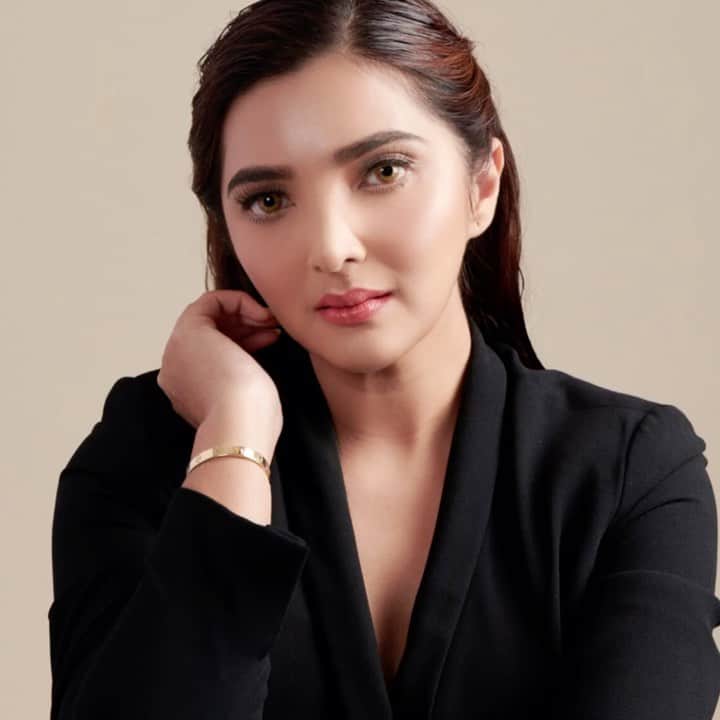 ASHANTY BEAUTY CREAM OFFICIALのインスタグラム：「BEST DEAL!!!   Ashanty Beauty Cream Rp 450.000,- pilih salah satu series (Whitening, Acne atau Anti Aging)   Exclusive Eyeliner Pencil by Ashanty hanya Rp 75.000,- / 2 pcs dari harga normal Rp 150.000,-   Yang baru dari Aurelloly Cosmetics, dapatkan Blush On Cream, Blush On Powder dan Shading yang super kece ✨  Informasi dan pemesanan kamu bisa langsung click link yang sudah tertera di Bio 🛍」