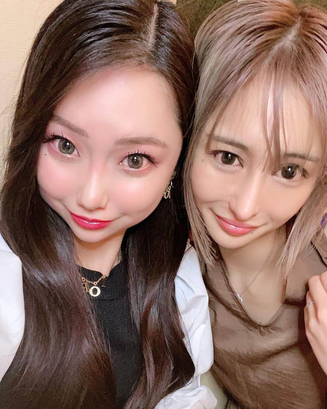 ゆかぴちゅのインスタグラム：「✩ 桜井野の花さんのお店にも 連れて行って頂きました🥰✨ ちかちゃんありがとうございます🥺❤️ 、 野の花さん本当に顔小さすぎるし お人形さんみたいだった🥺✨ お会いできて嬉しかったな〜🥺❤️ ✩ ✩ #東京 #tokyo #歌舞伎町 #桜井野の花 #お人形さん #お人形さんみたい #旅行 #여행 #trip #오늘의훈녀 #좋아요 #팔로우 #followｍe #f4l #l4likes #キャバ嬢 #キャバ嬢の休日 #ぴちゅすたぐらむ」