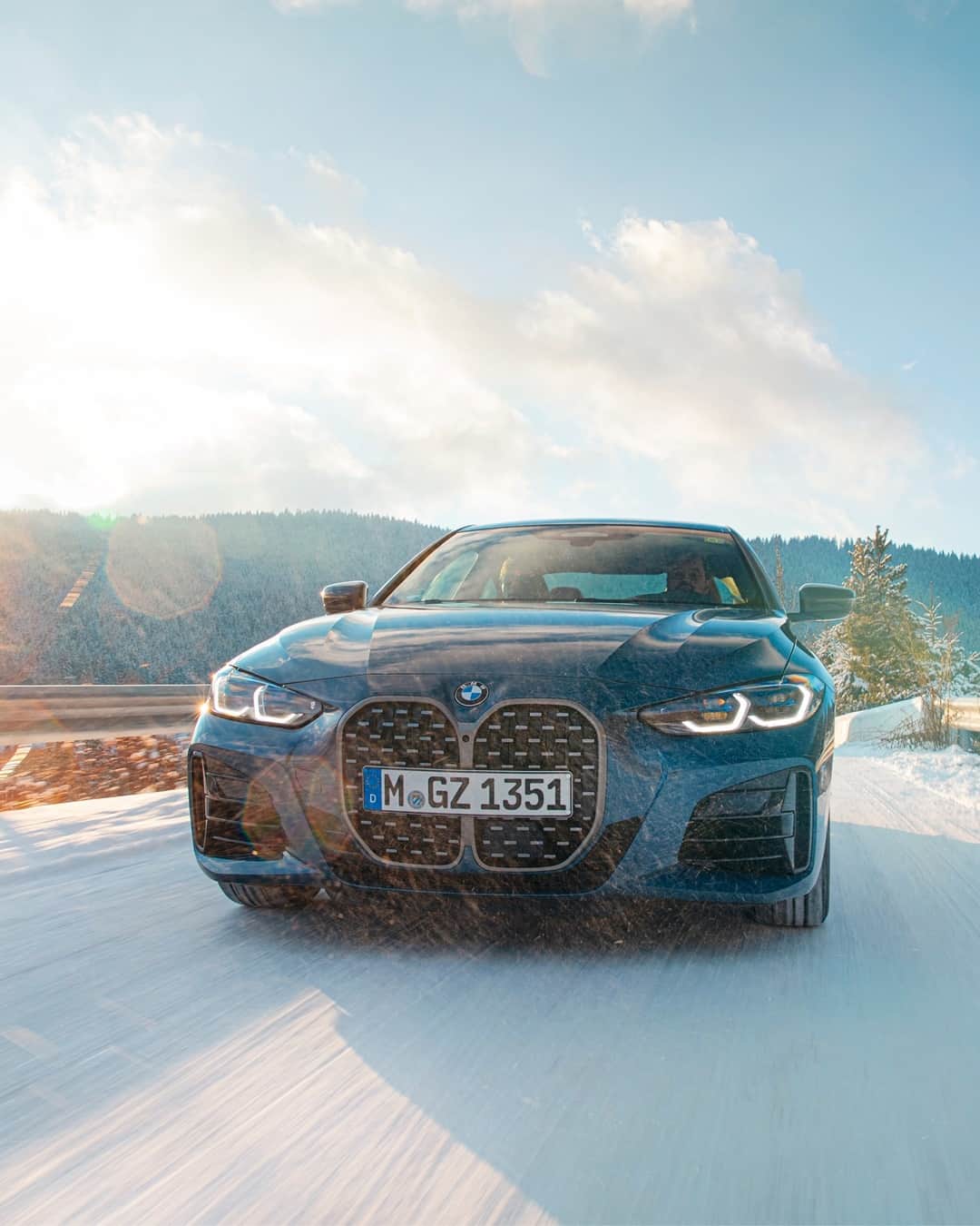 BMWのインスタグラム：「Things that make you feel alive. The BMW 4 Series Coupé. #THE4 #BMW #4Series #BMWrepost @radu_chindris @ciprianmihai  __ BMW M440i xDrive Coupé: Fuel consumption weighted combined in l/100km: 7.1–6.8 (NEDC); 8.1–7.5 (WLTP), CO2 emissions weighted combined in g/km: 163–155 (NEDC); 186–170 (WLTP). Further information: www.bmw.com/disclaimer.   374 hp, 275 kW, 500 Nm, Acceleration (0-100 km/h): 4.5 s, Top speed (limited): 250 km/h.」